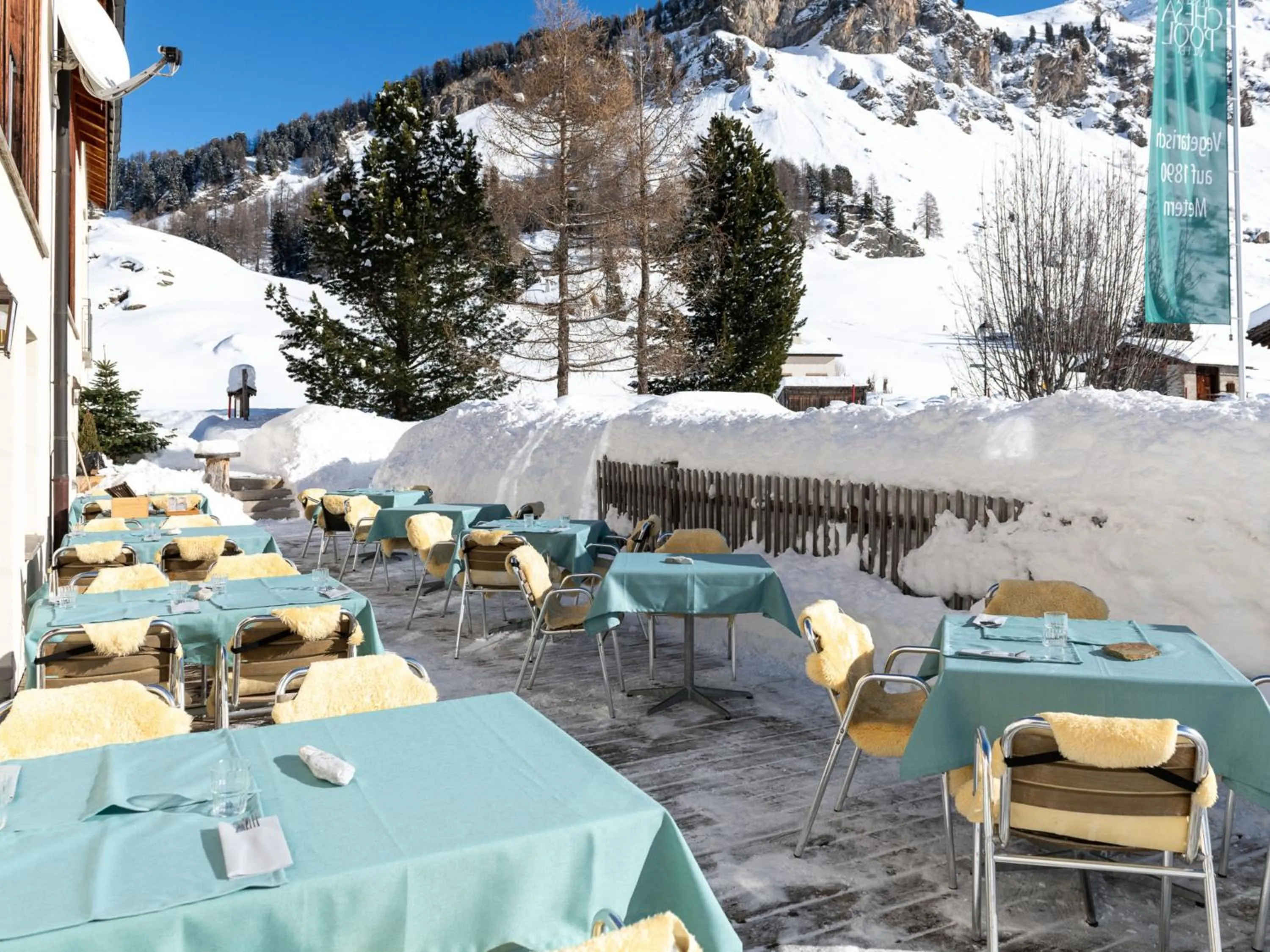 Restaurant/places to eat in Hotel Chesa Pool