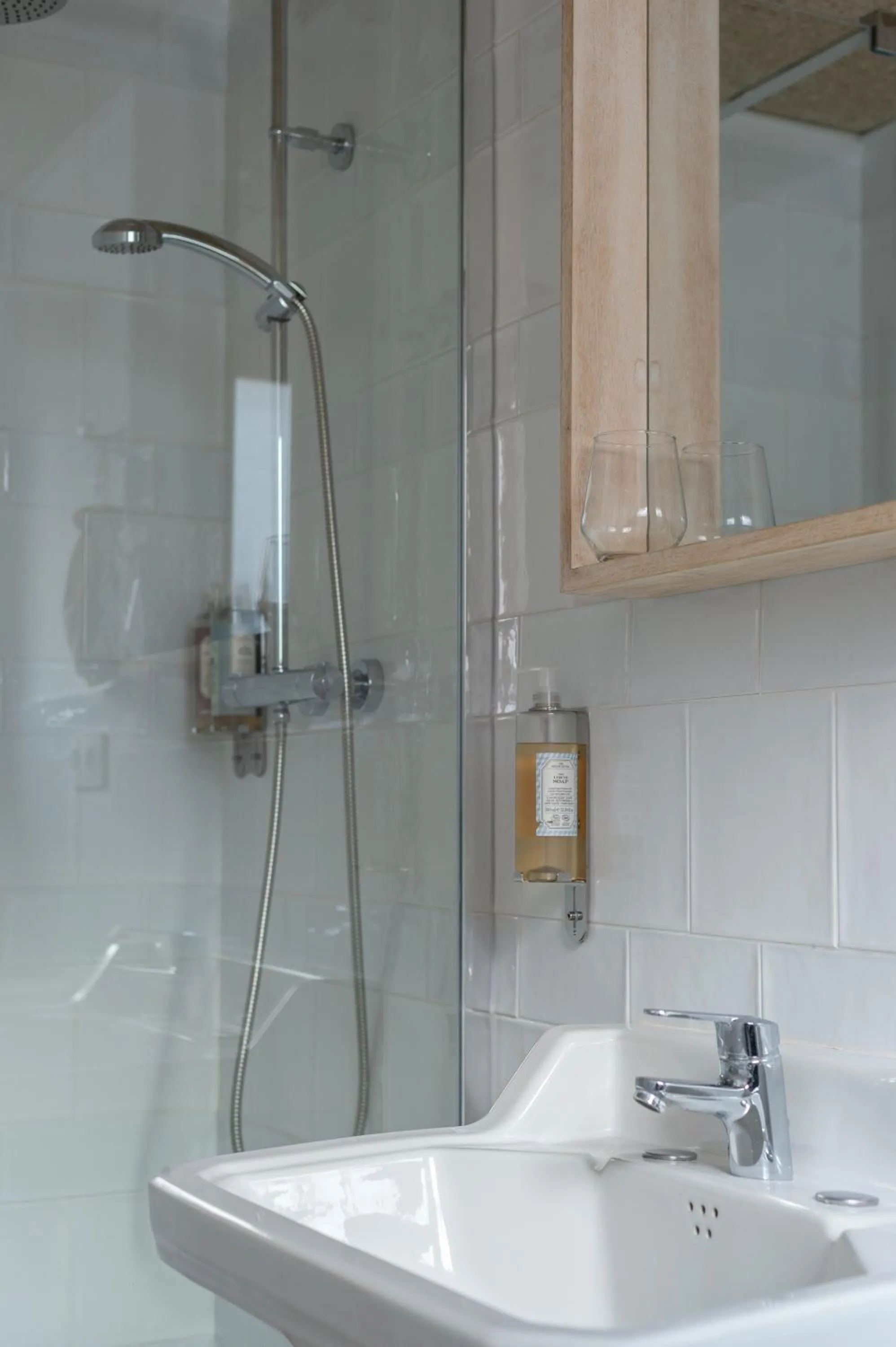 Shower in Hostal Sa Teula