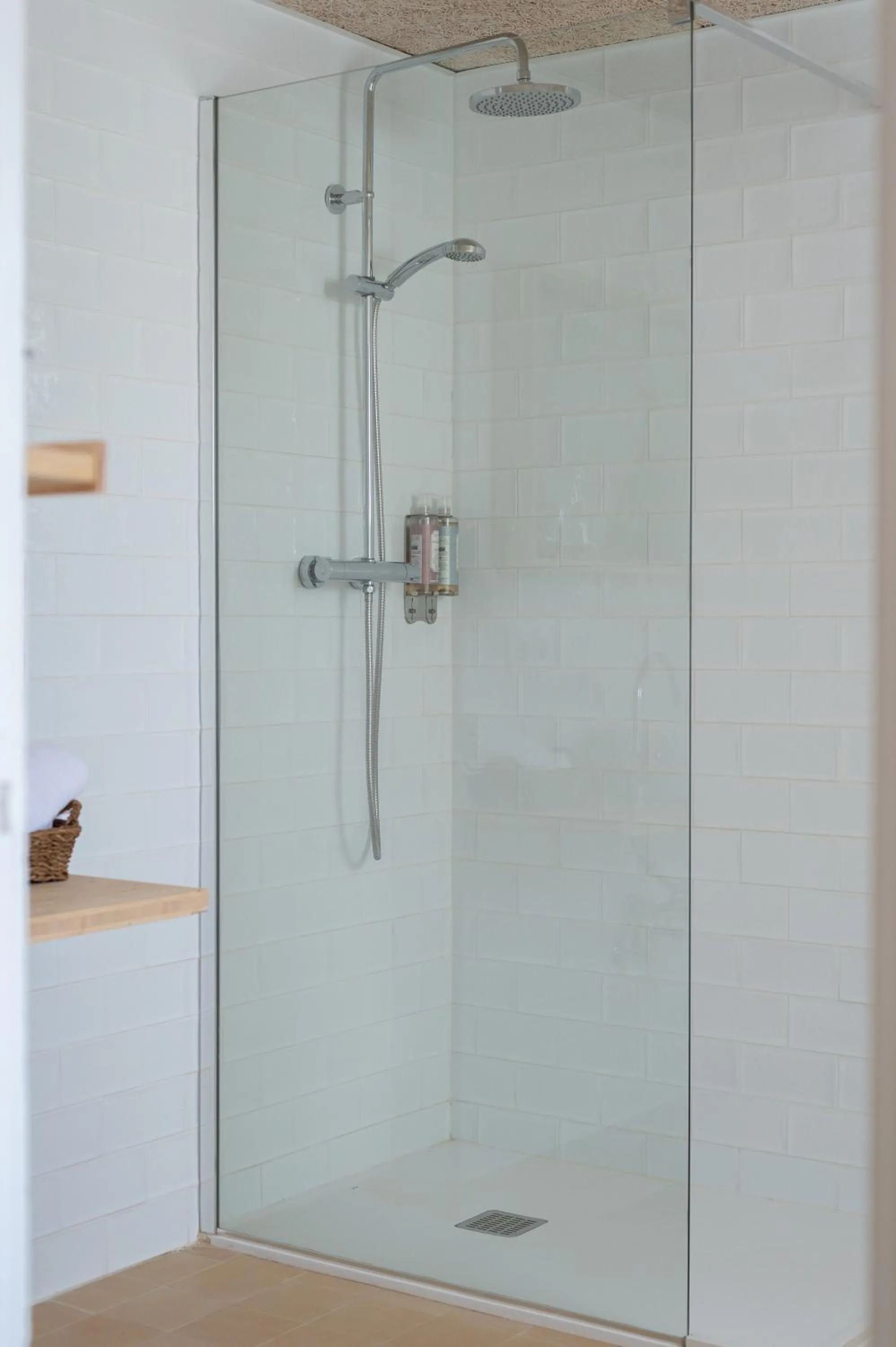 Shower in Hostal Sa Teula