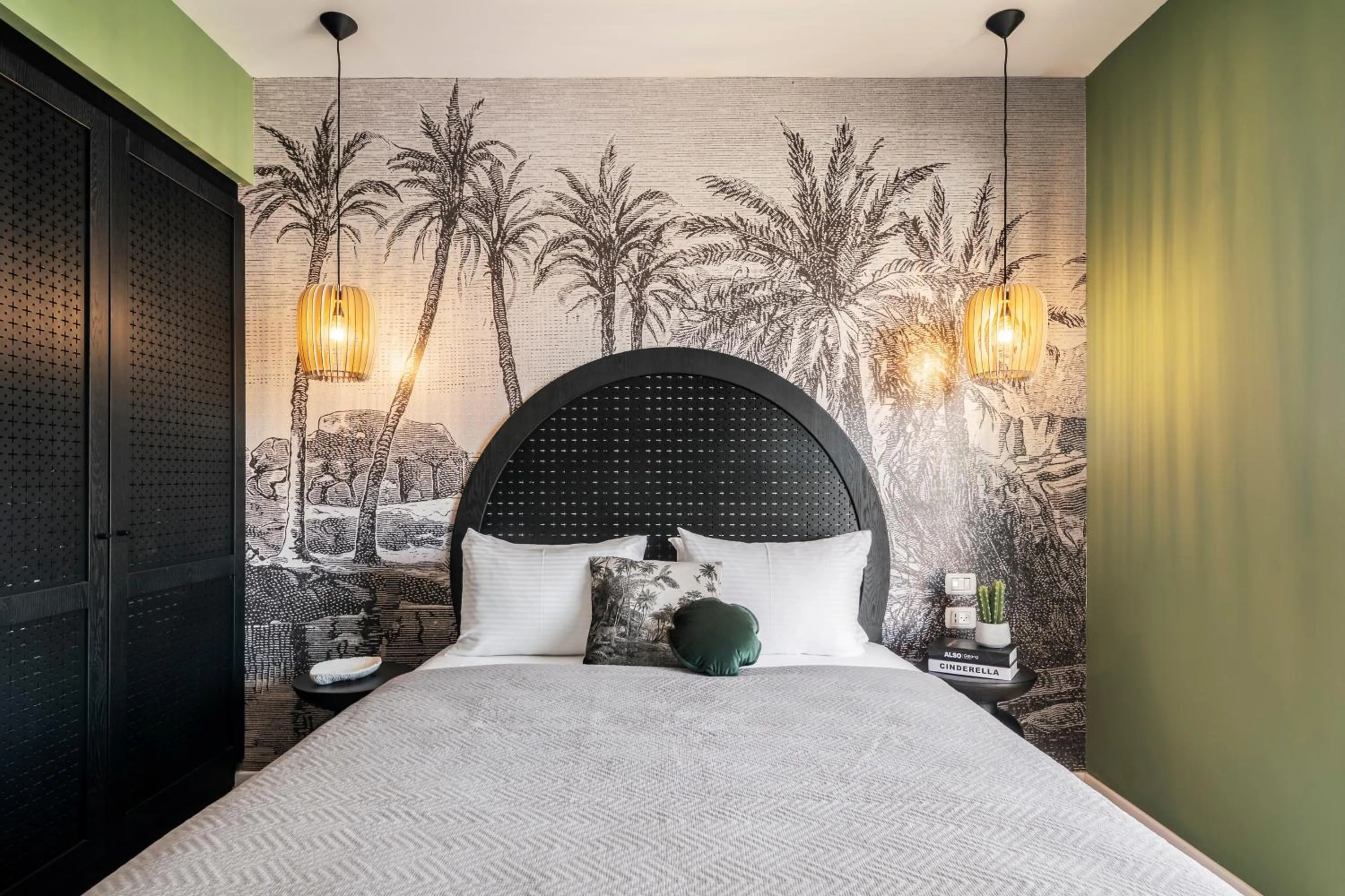 Bedroom, Bed in Mr. Soof - By TLV2GO