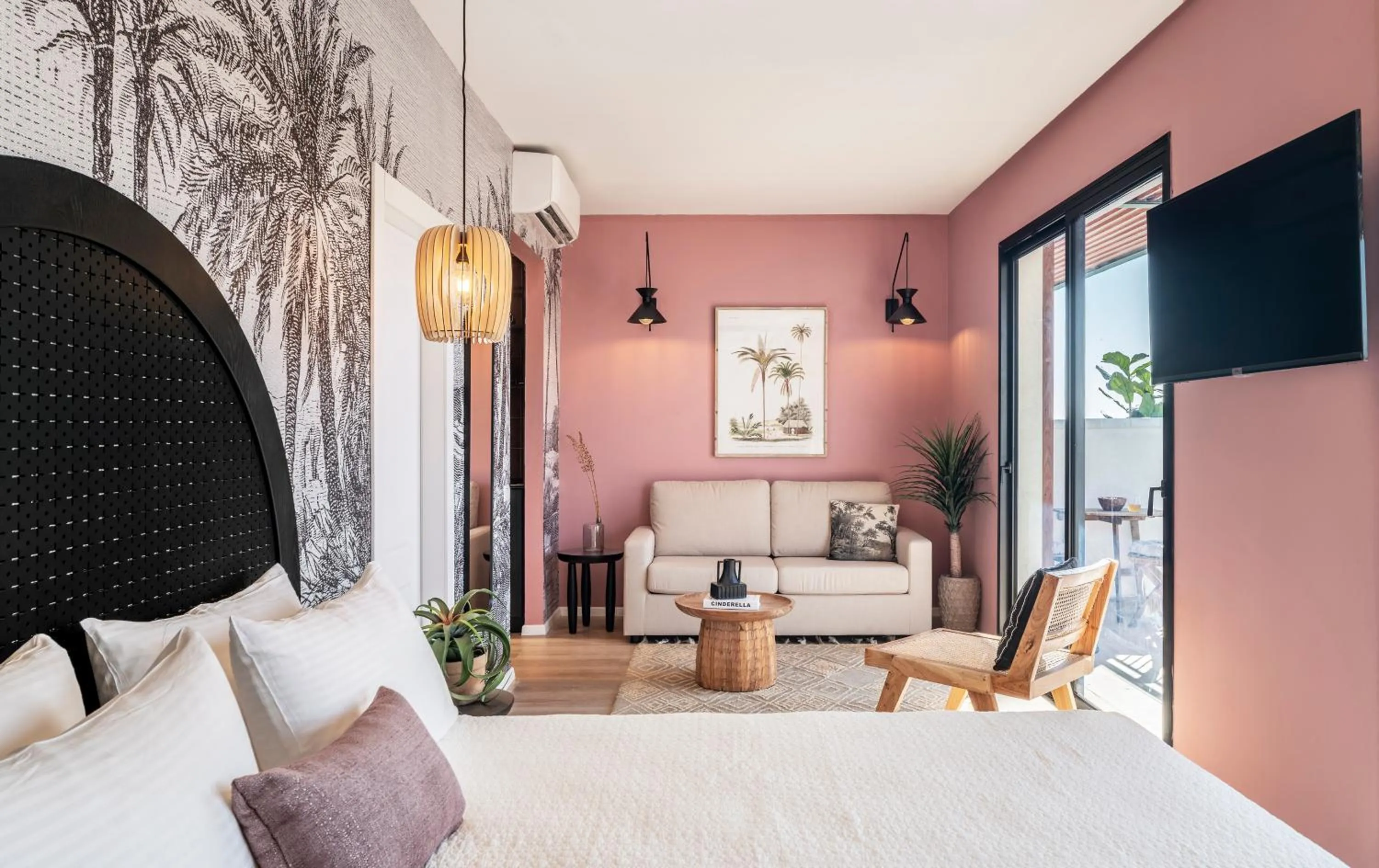 Photo of the whole room, Bed in Mr. Soof - By TLV2GO