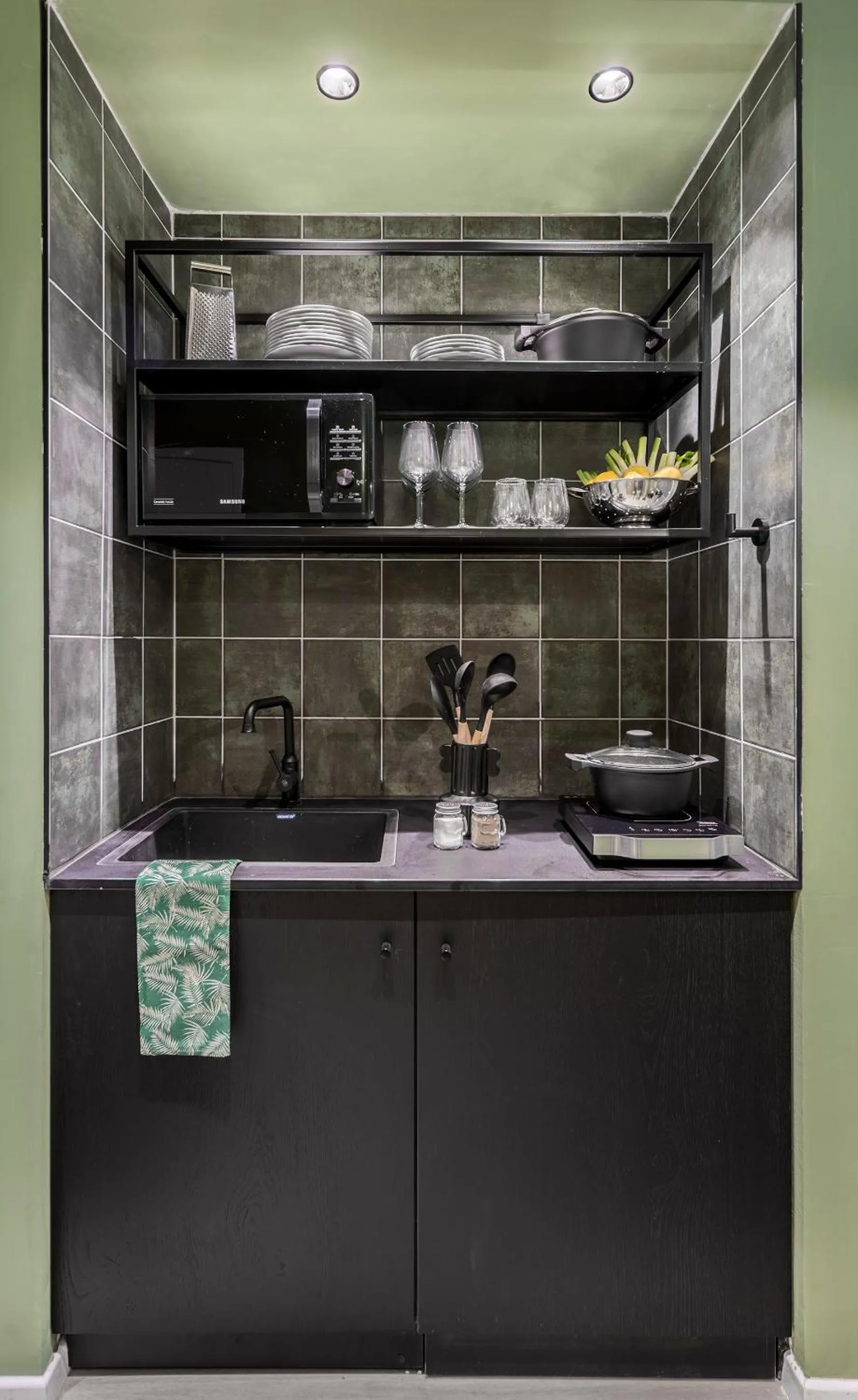 Kitchen or kitchenette in Mr. Soof - By TLV2GO