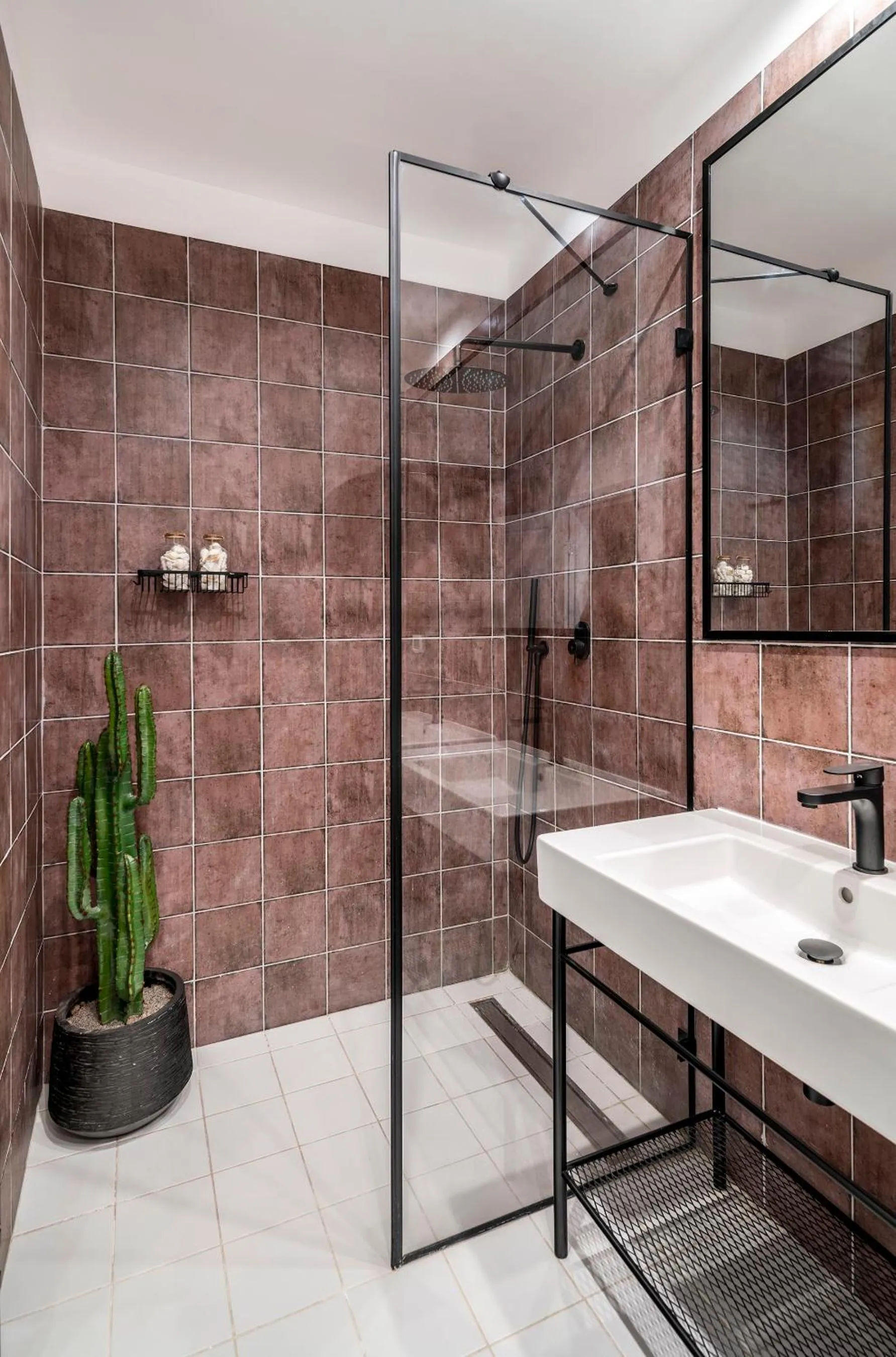 Bathroom in Mr. Soof - By TLV2GO