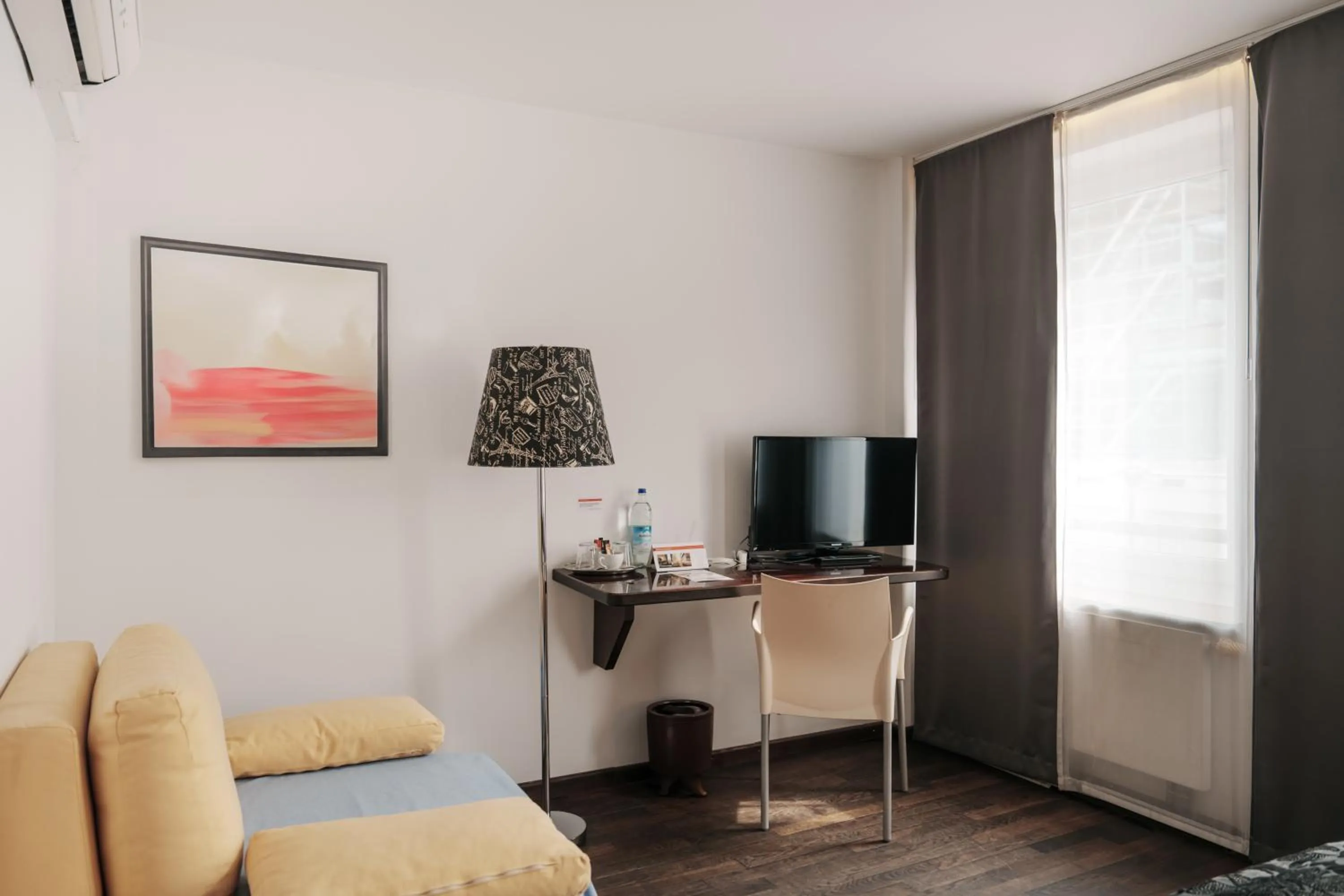 TV and multimedia in Helvetia Rooms - Self Check-In