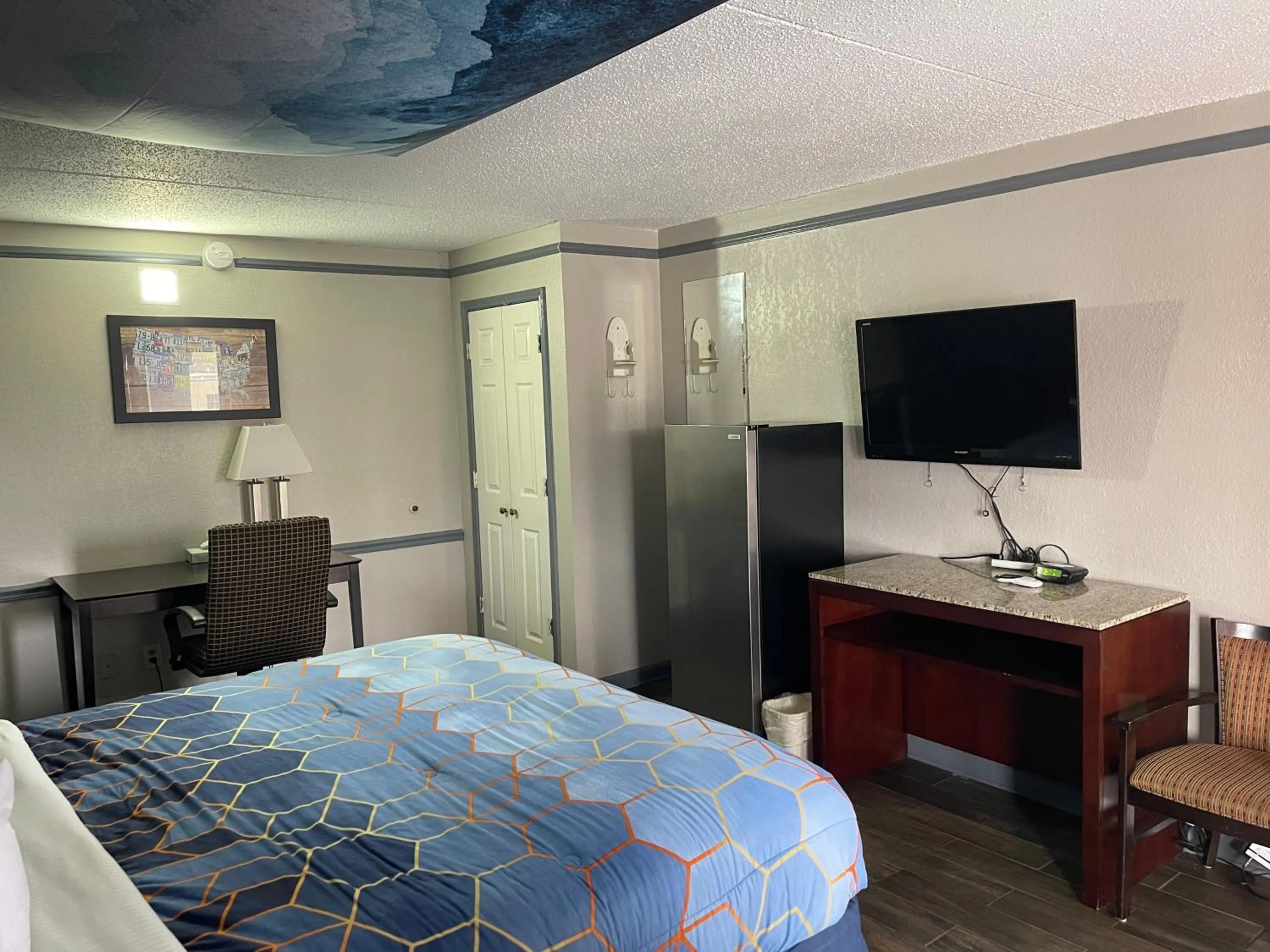 Bed in KINGS INN- Medical Downtown Midtown Memphis