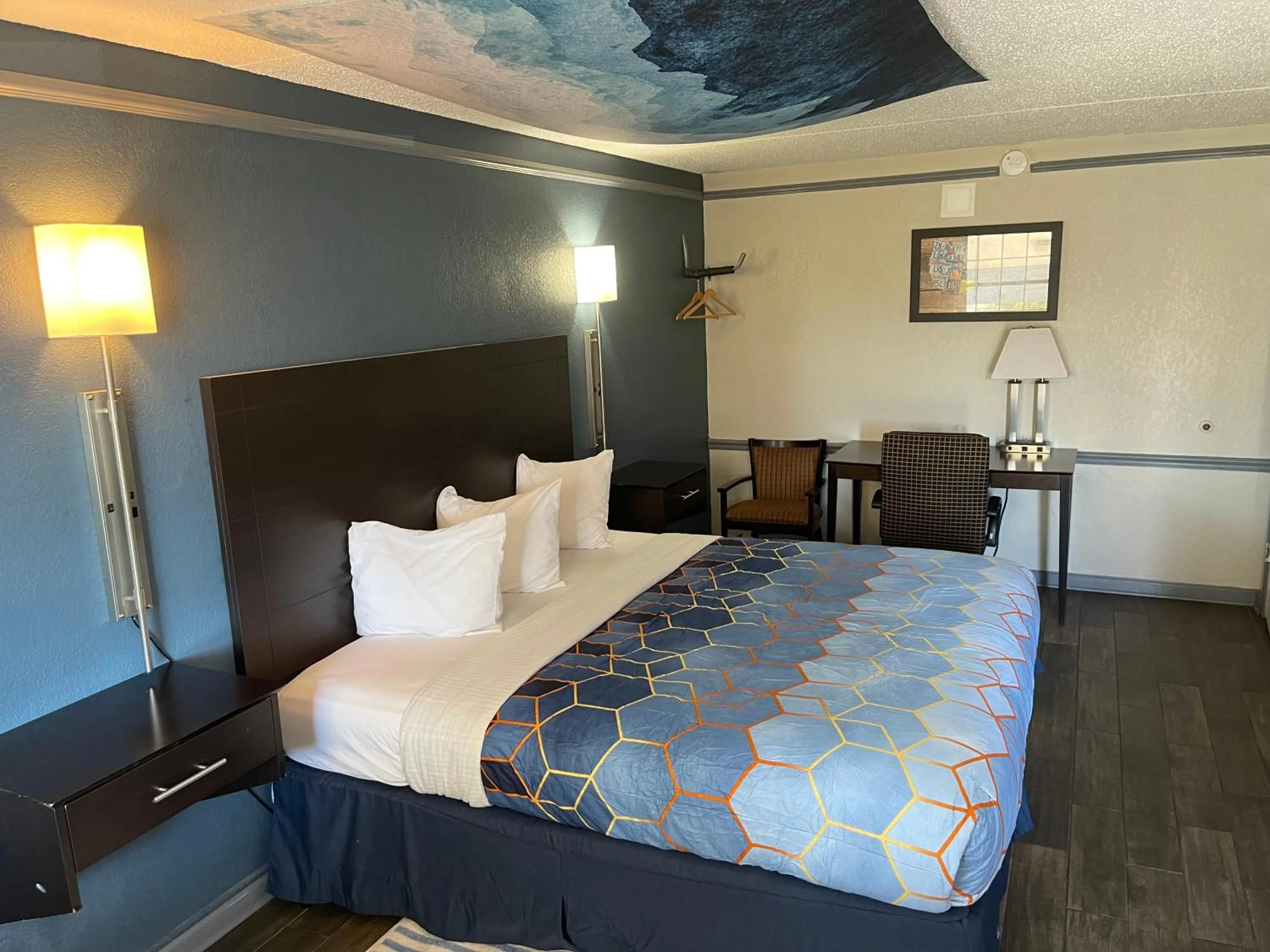 Bed in KINGS INN- Medical Downtown Midtown Memphis
