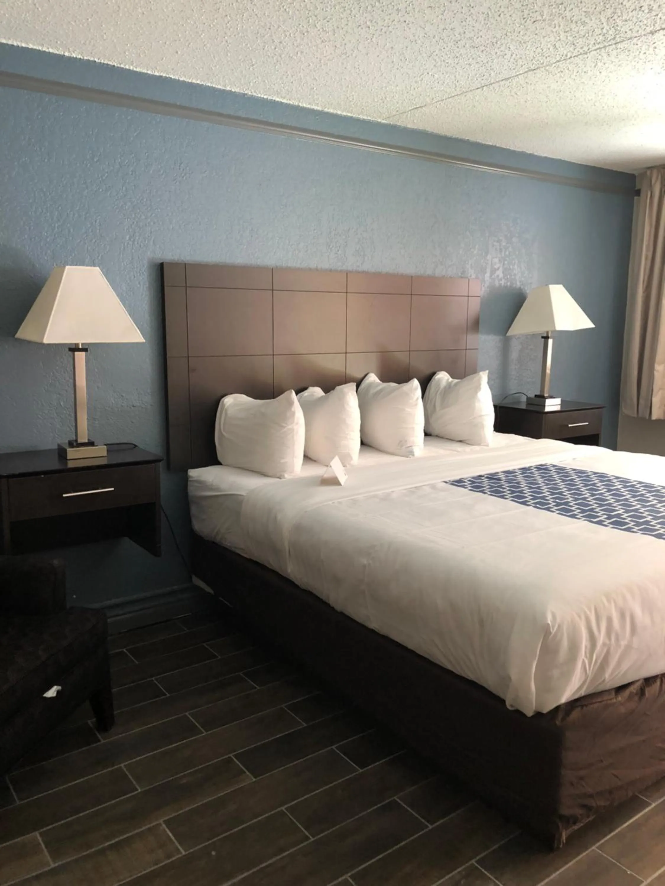 Bed in KINGS INN- Medical Downtown Midtown Memphis