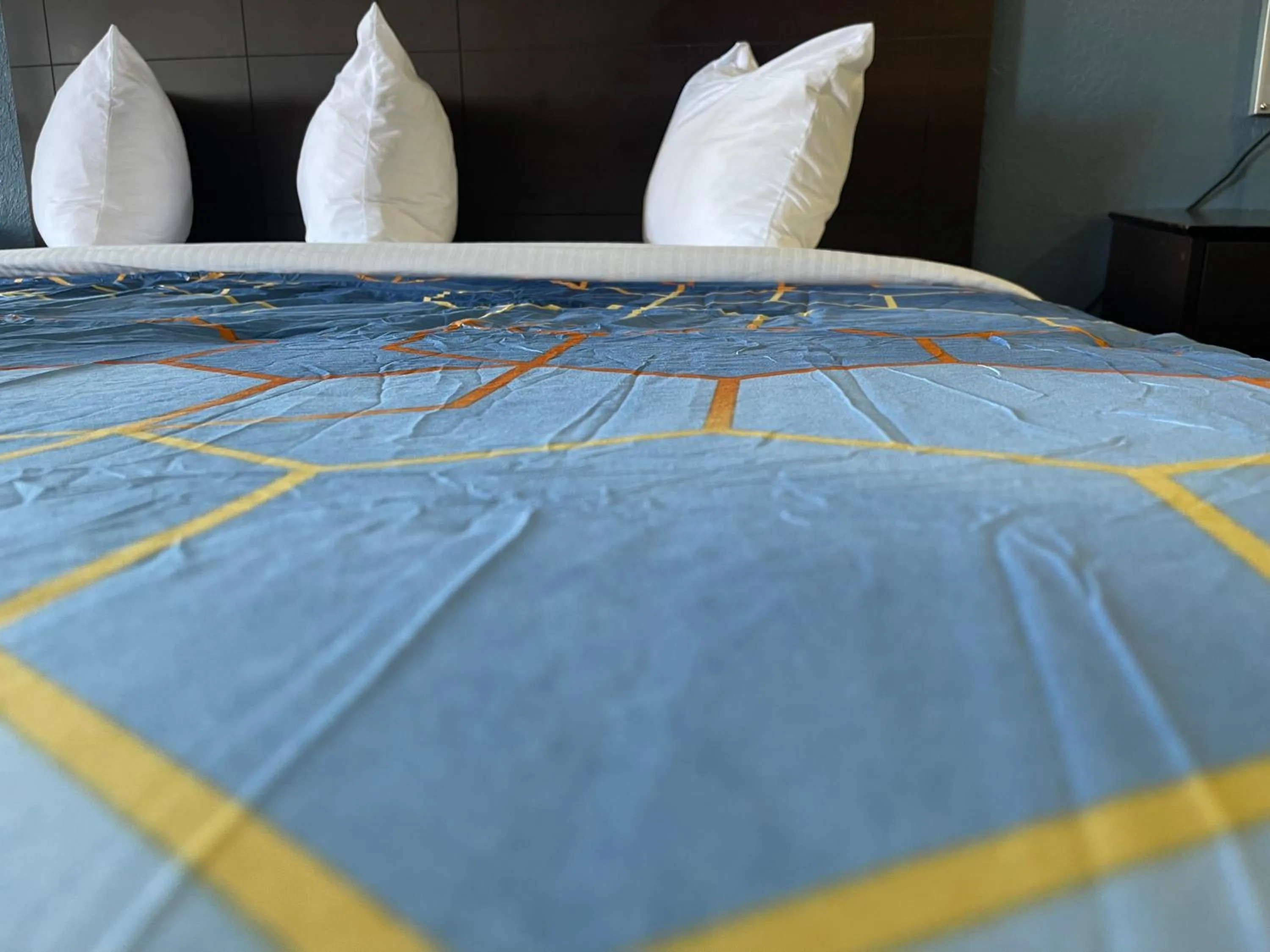 Bed in KINGS INN- Medical Downtown Midtown Memphis