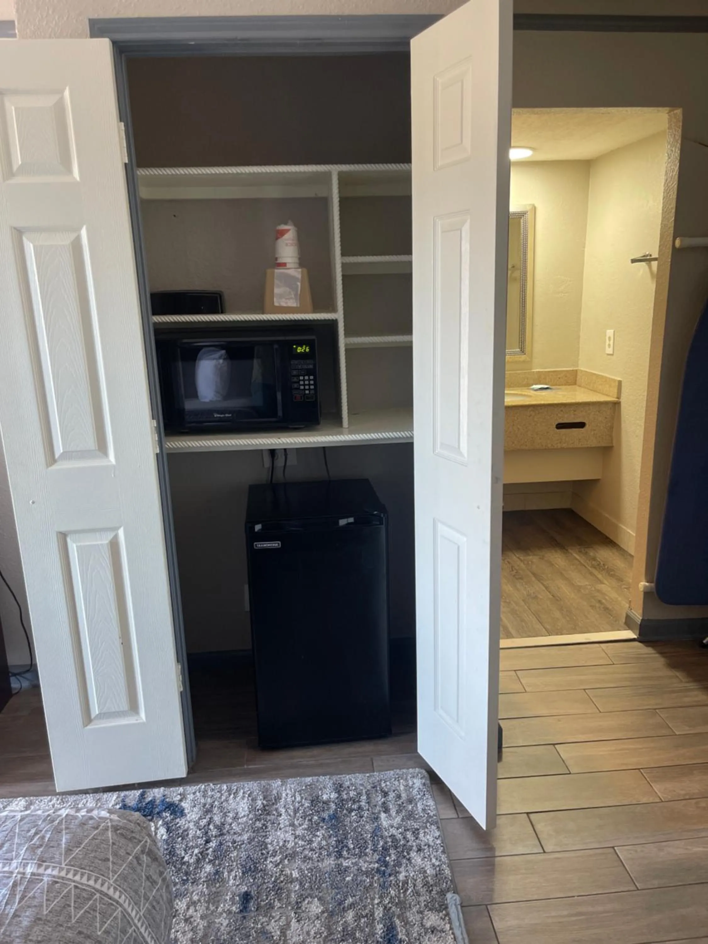 Bed in KINGS INN- Medical Downtown Midtown Memphis