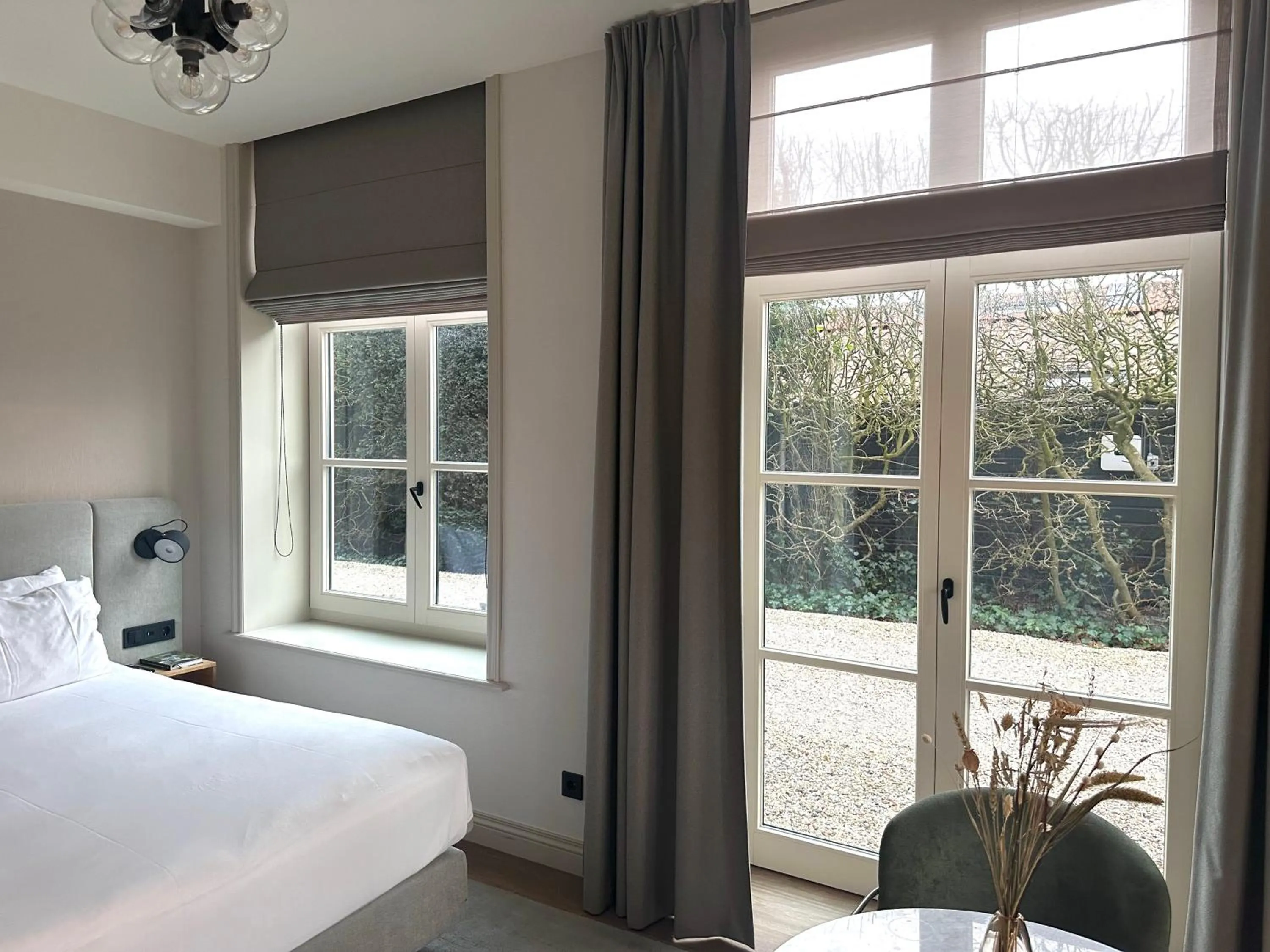 View (from property/room), Bed in Hotel Flora Batava