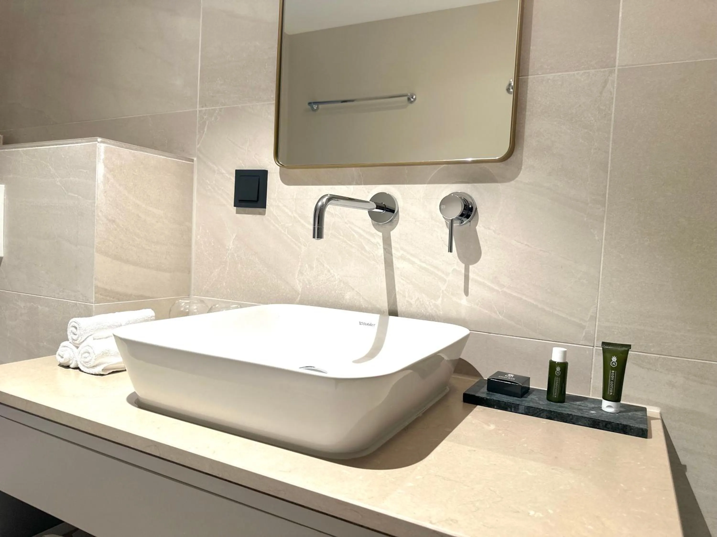 Bathroom in Hotel Flora Batava