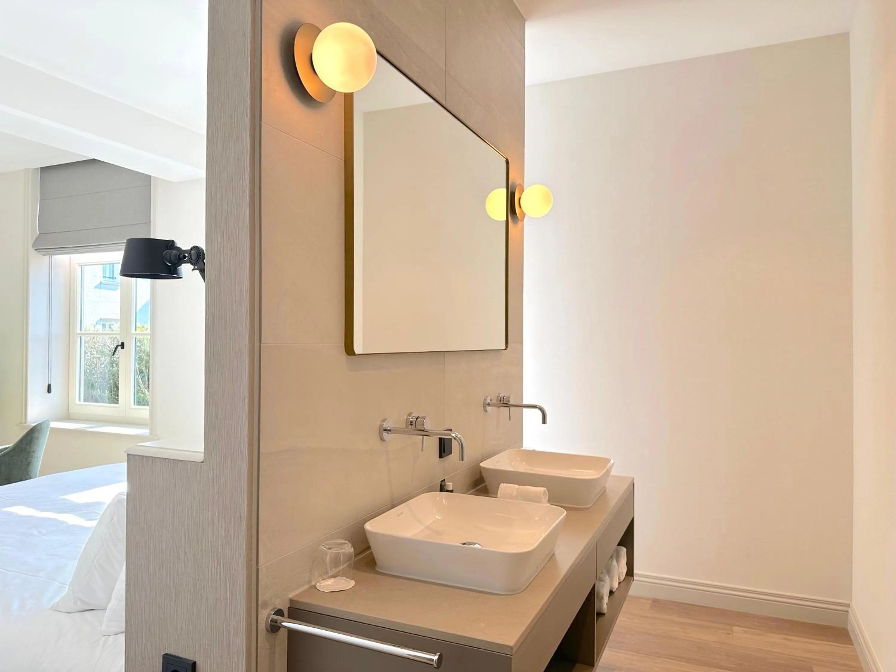 Bathroom in Hotel Flora Batava