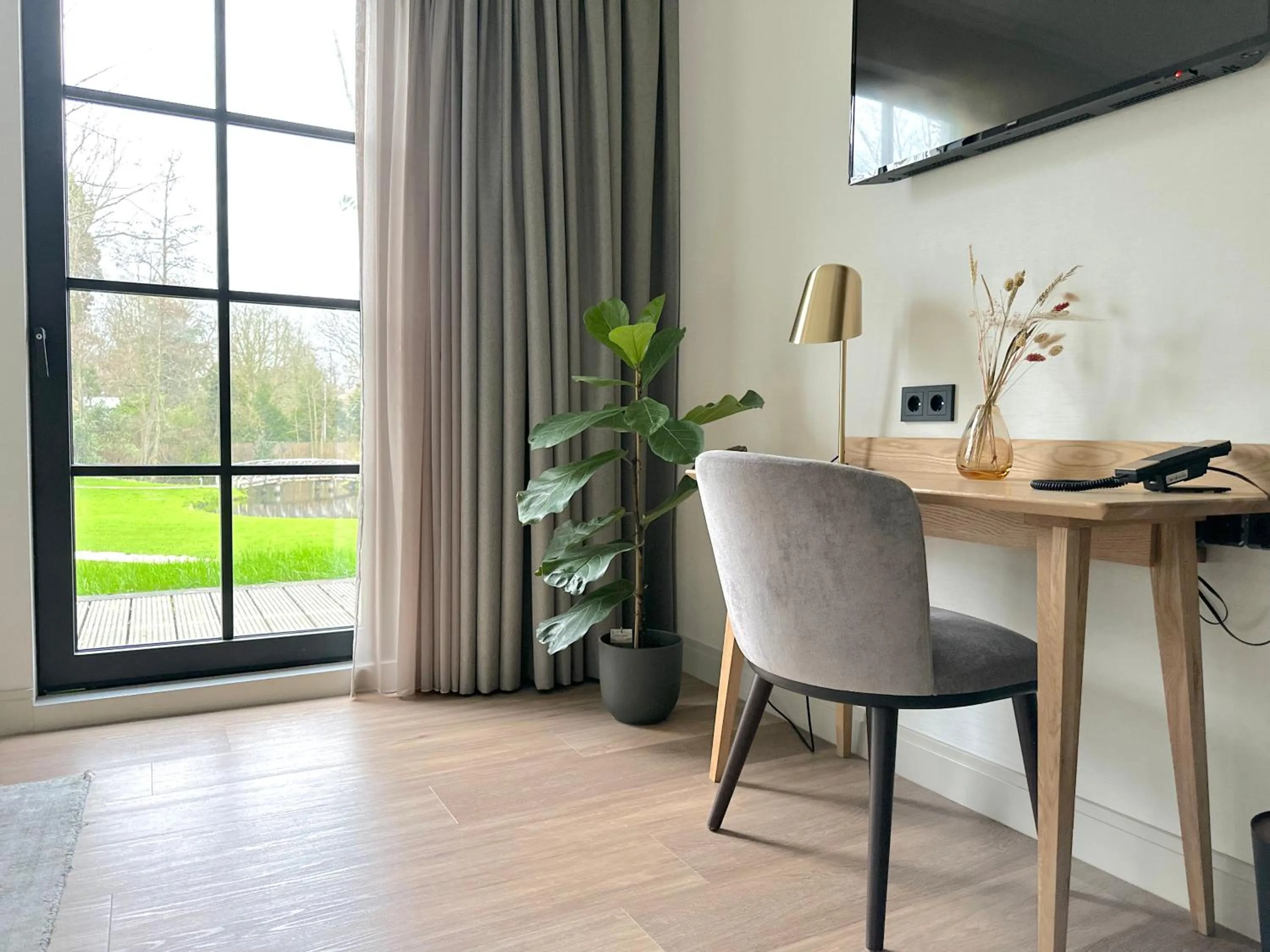 Garden view in Hotel Flora Batava