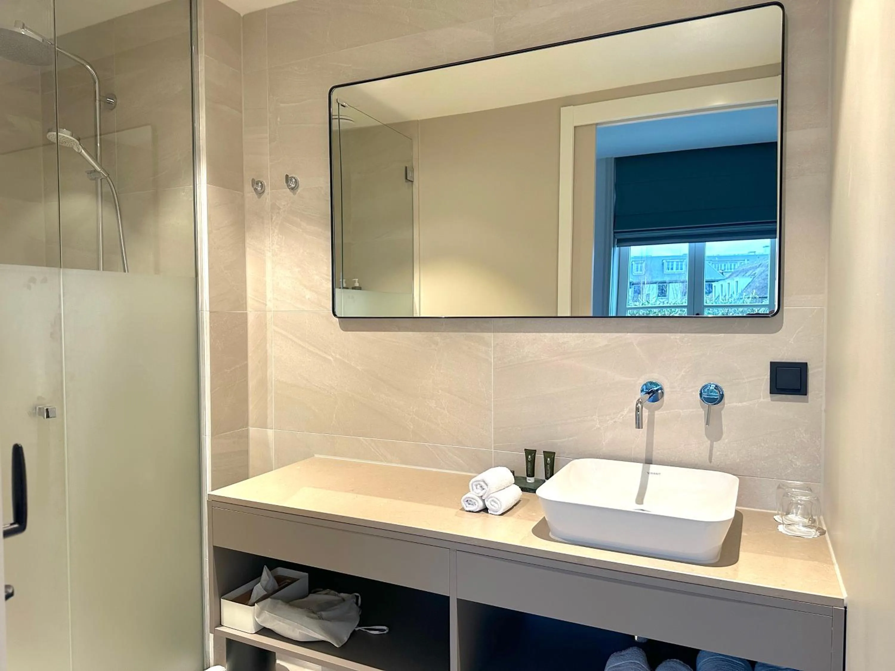 Bathroom in Hotel Flora Batava