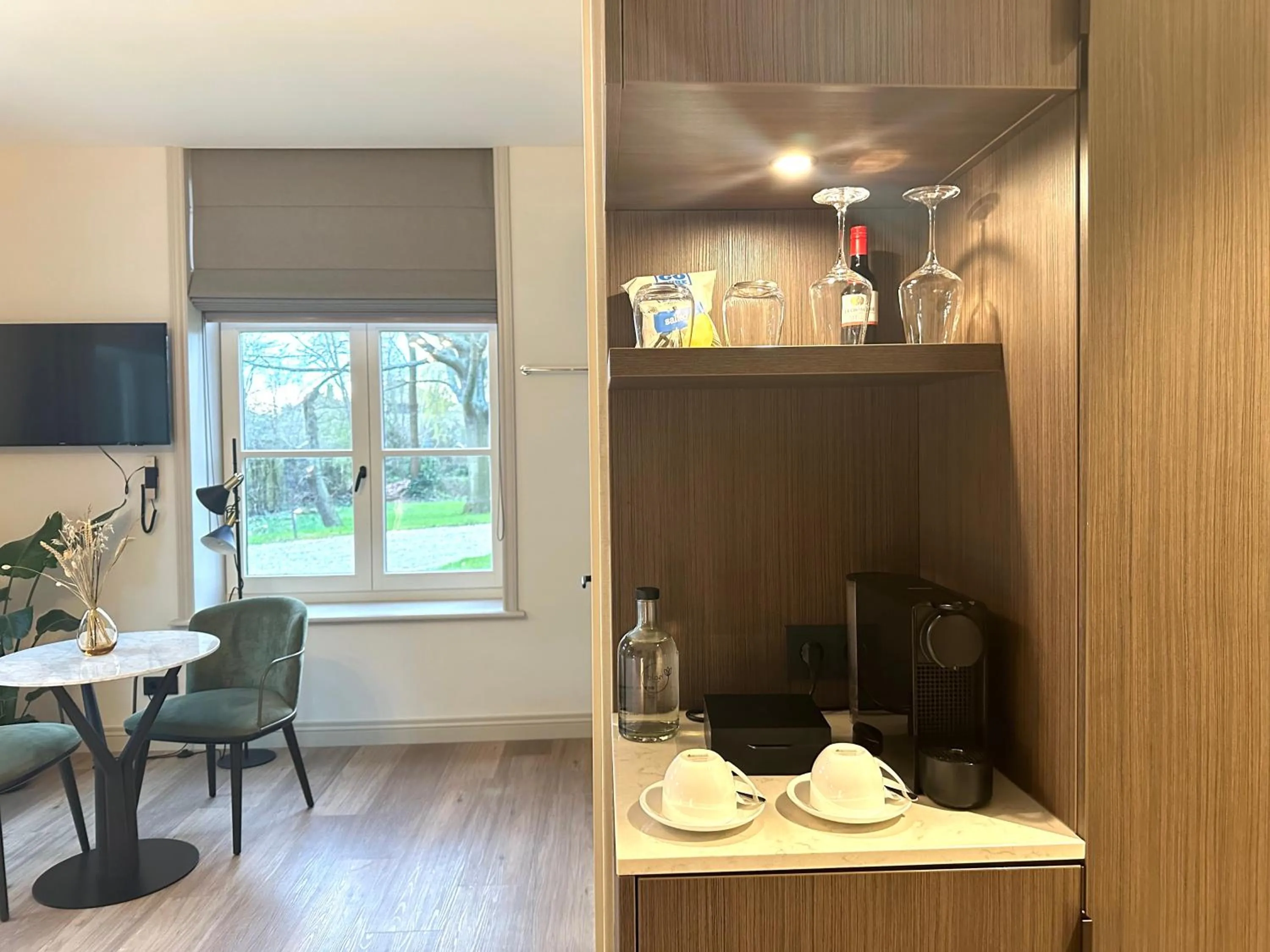 Coffee/tea facilities in Hotel Flora Batava