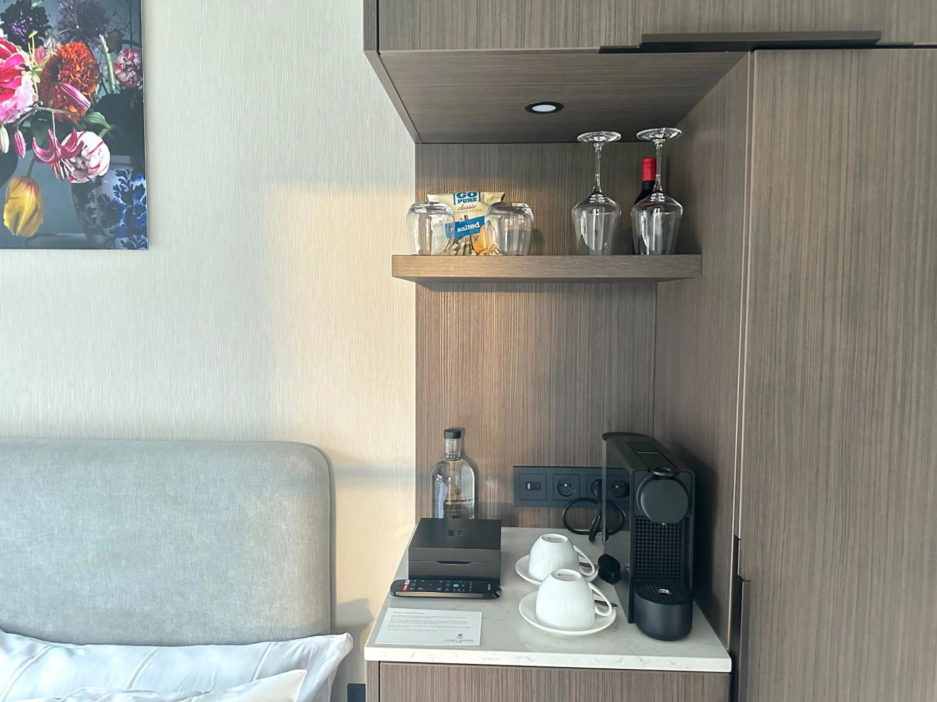 Coffee/tea facilities in Hotel Flora Batava