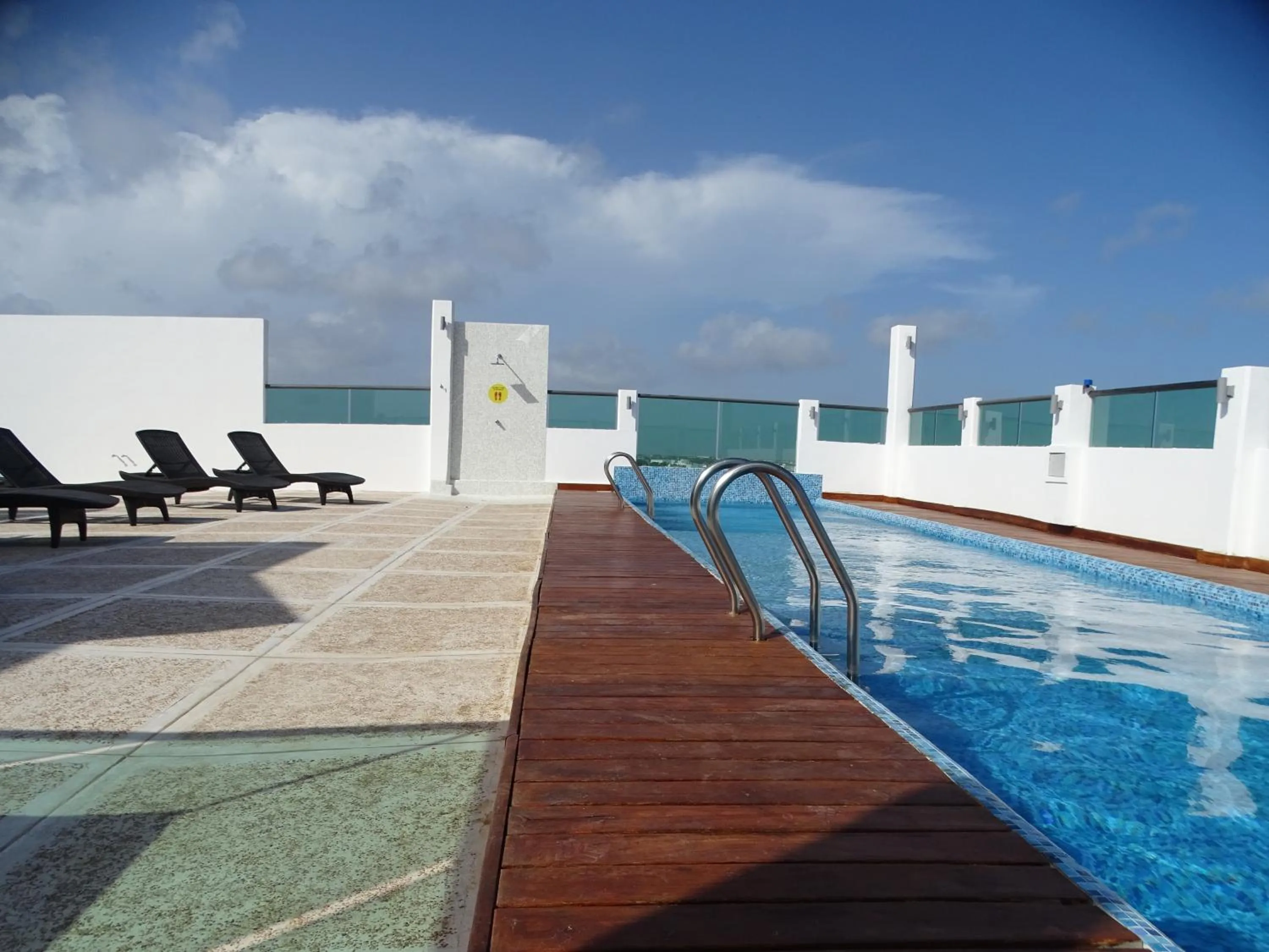 Swimming pool in Hotel Kavia Plus