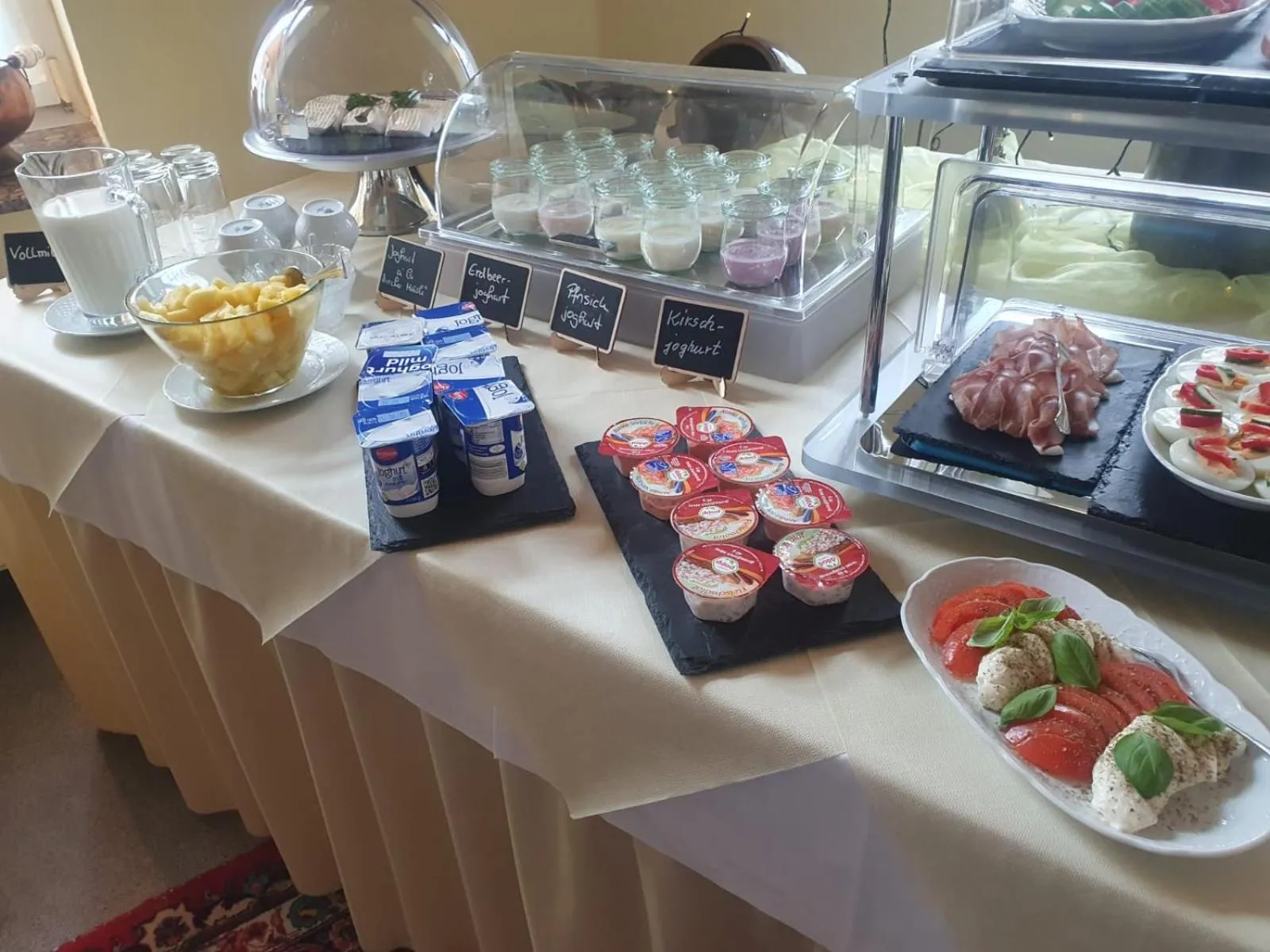 Buffet breakfast in Hotel Fürstenhof