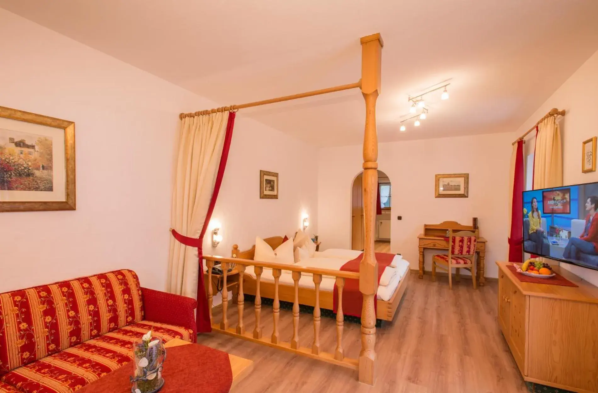 Superior Double Room in Hotel Alpspitz B&B Superior Double Room in Hotel Alpspitz B&B