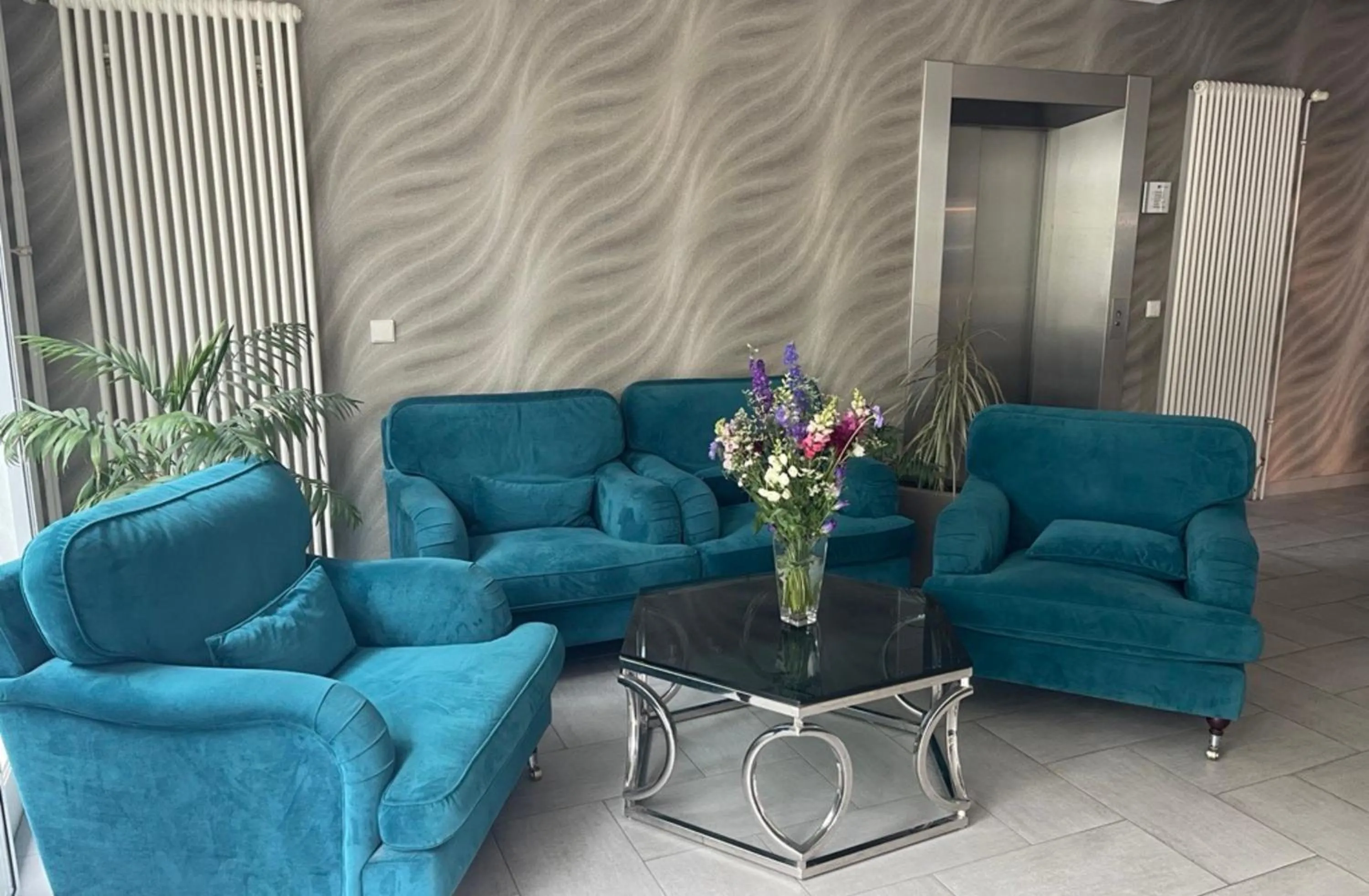 Seating area in DämeritzSeehotel