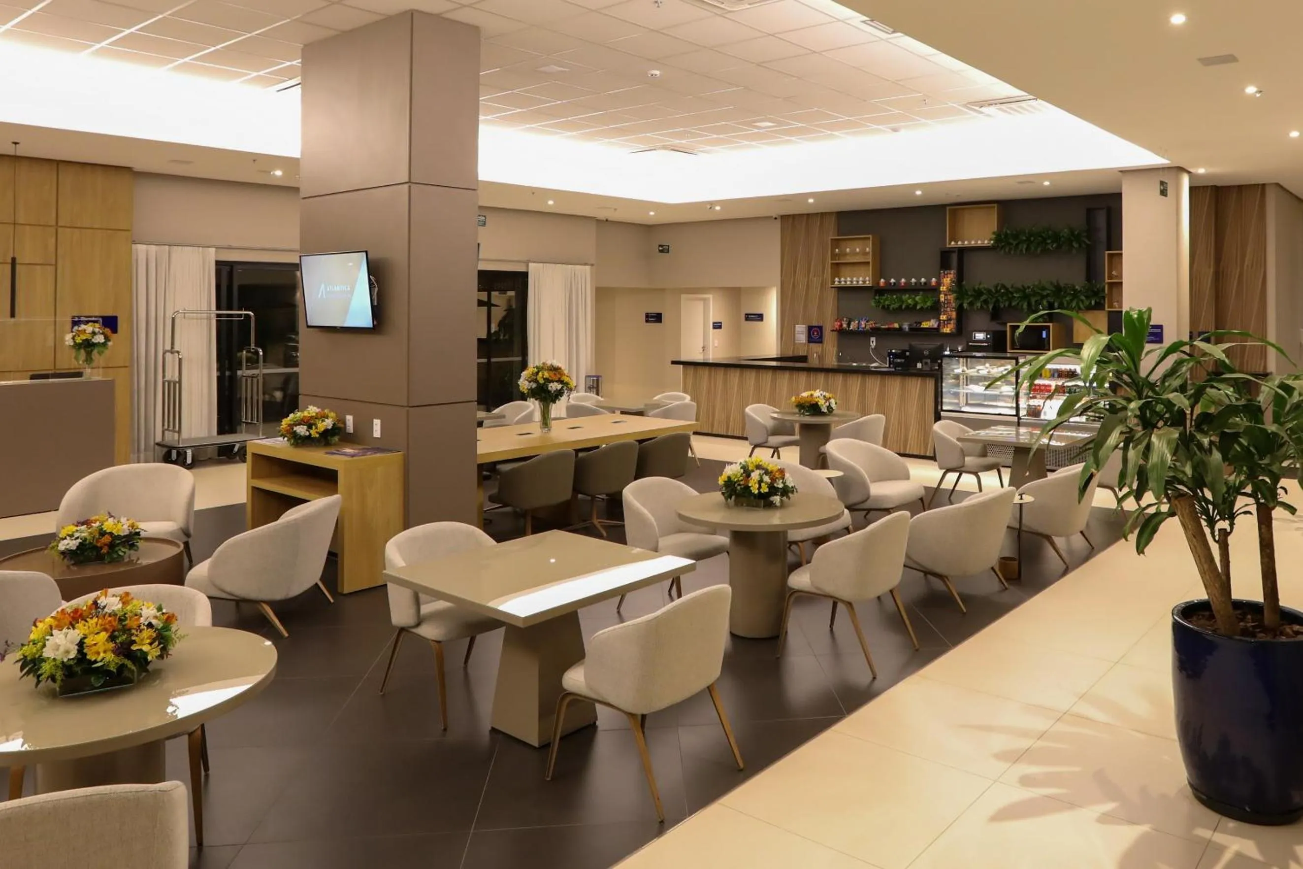 Restaurant/places to eat in Comfort Suites São José do Rio Preto