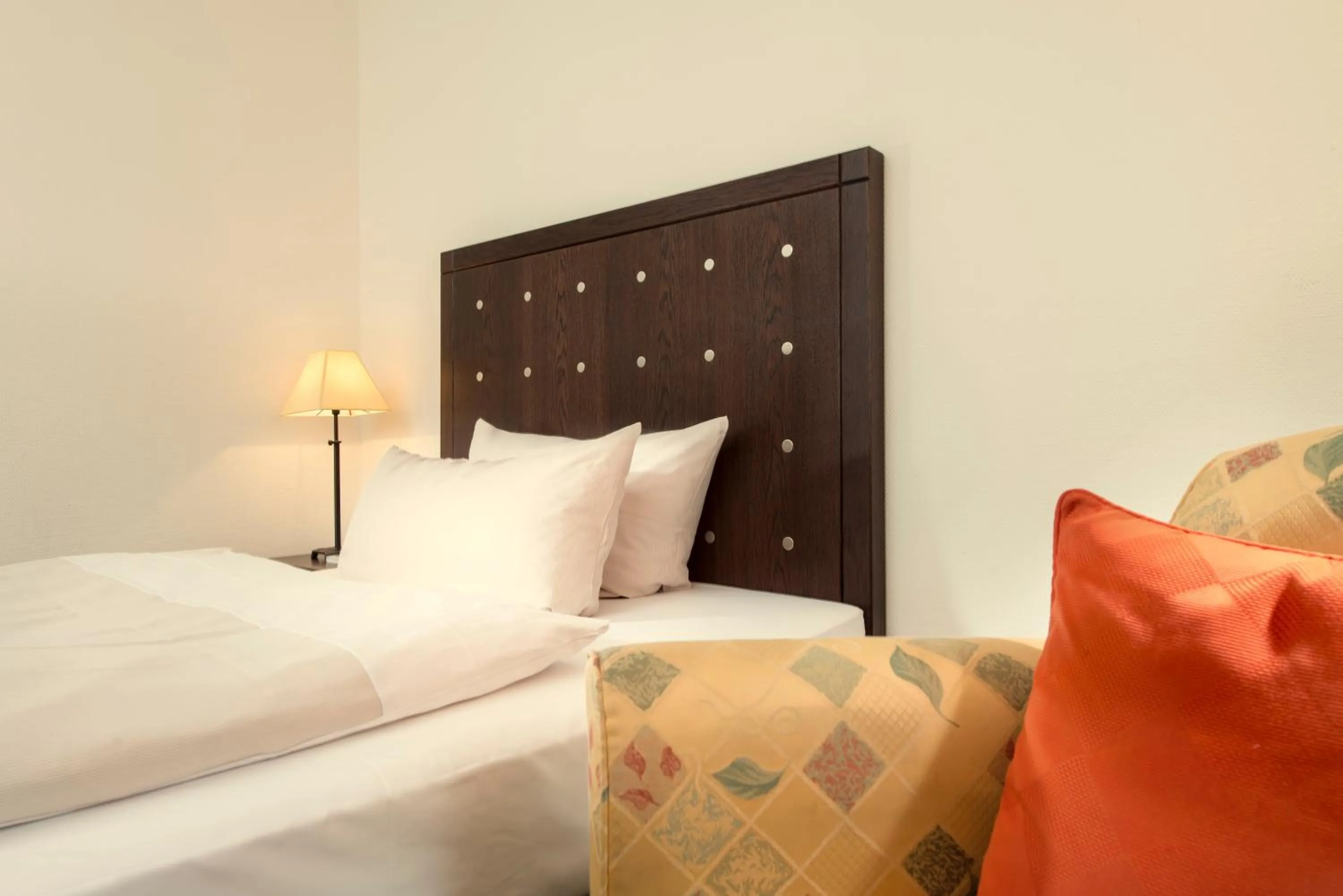 Shower, Bed in Best Western Soibelmanns Lutherstadt Wittenberg