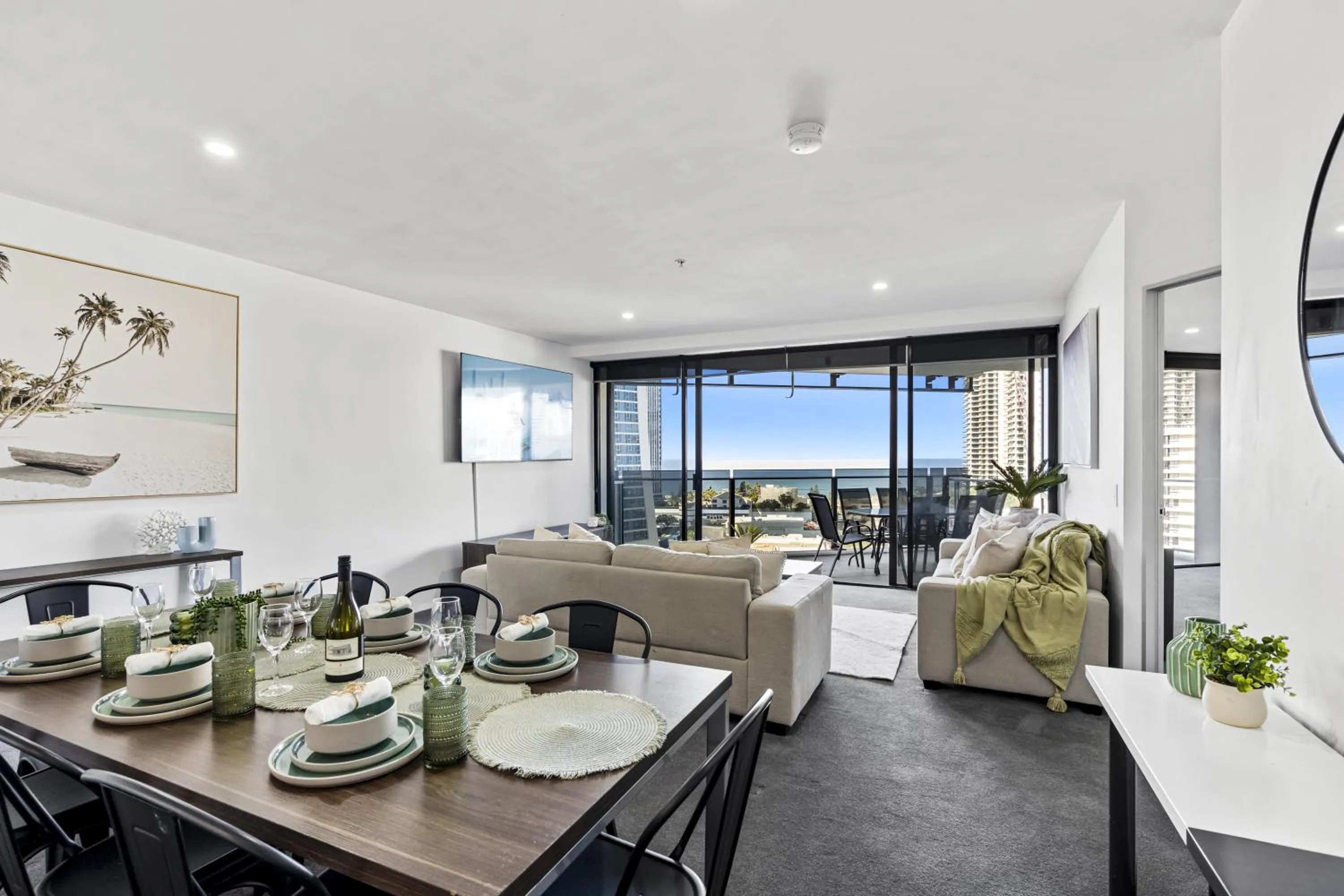 Dining area in Circle on Cavill - QStay