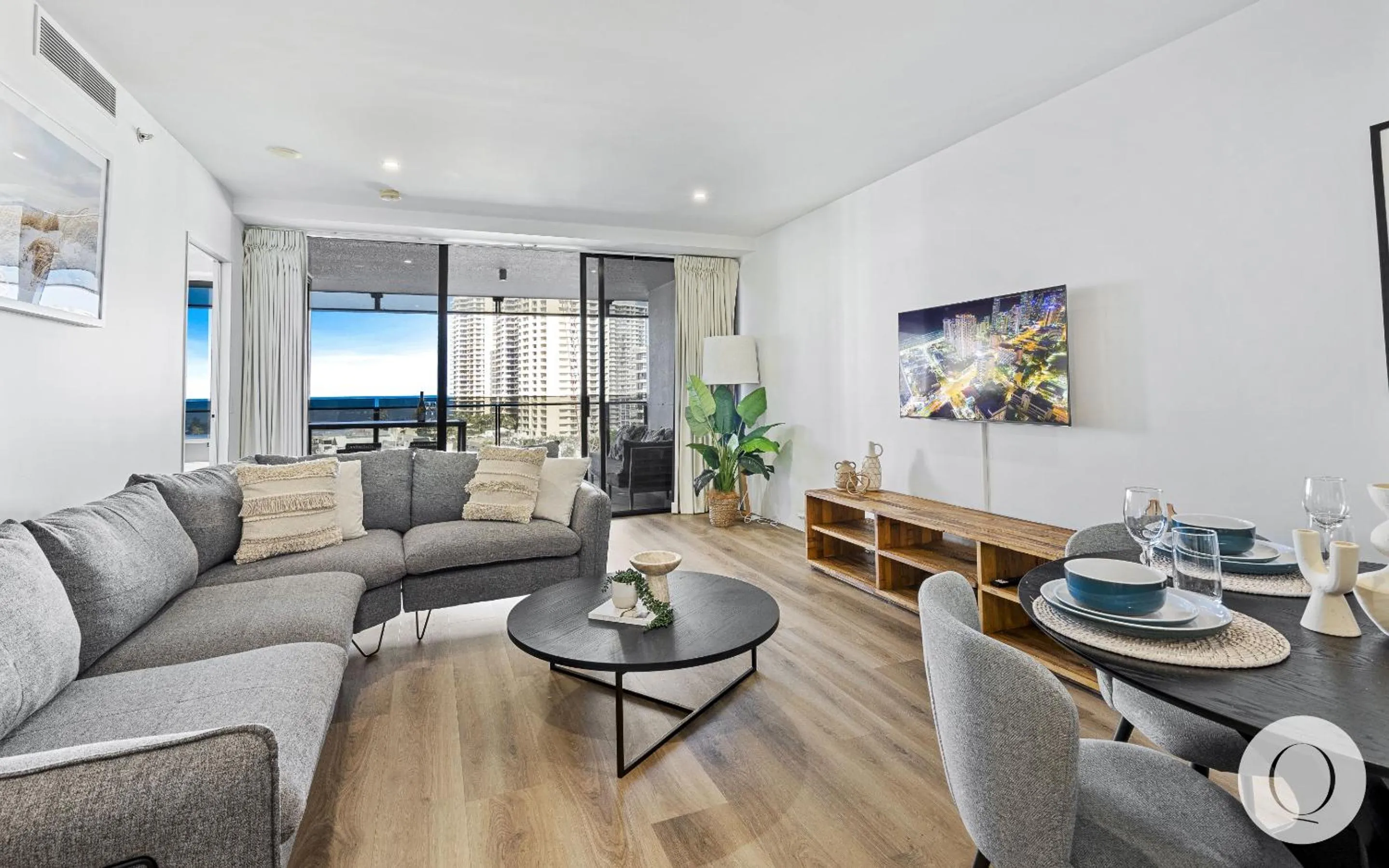 TV and multimedia in Circle on Cavill - QStay