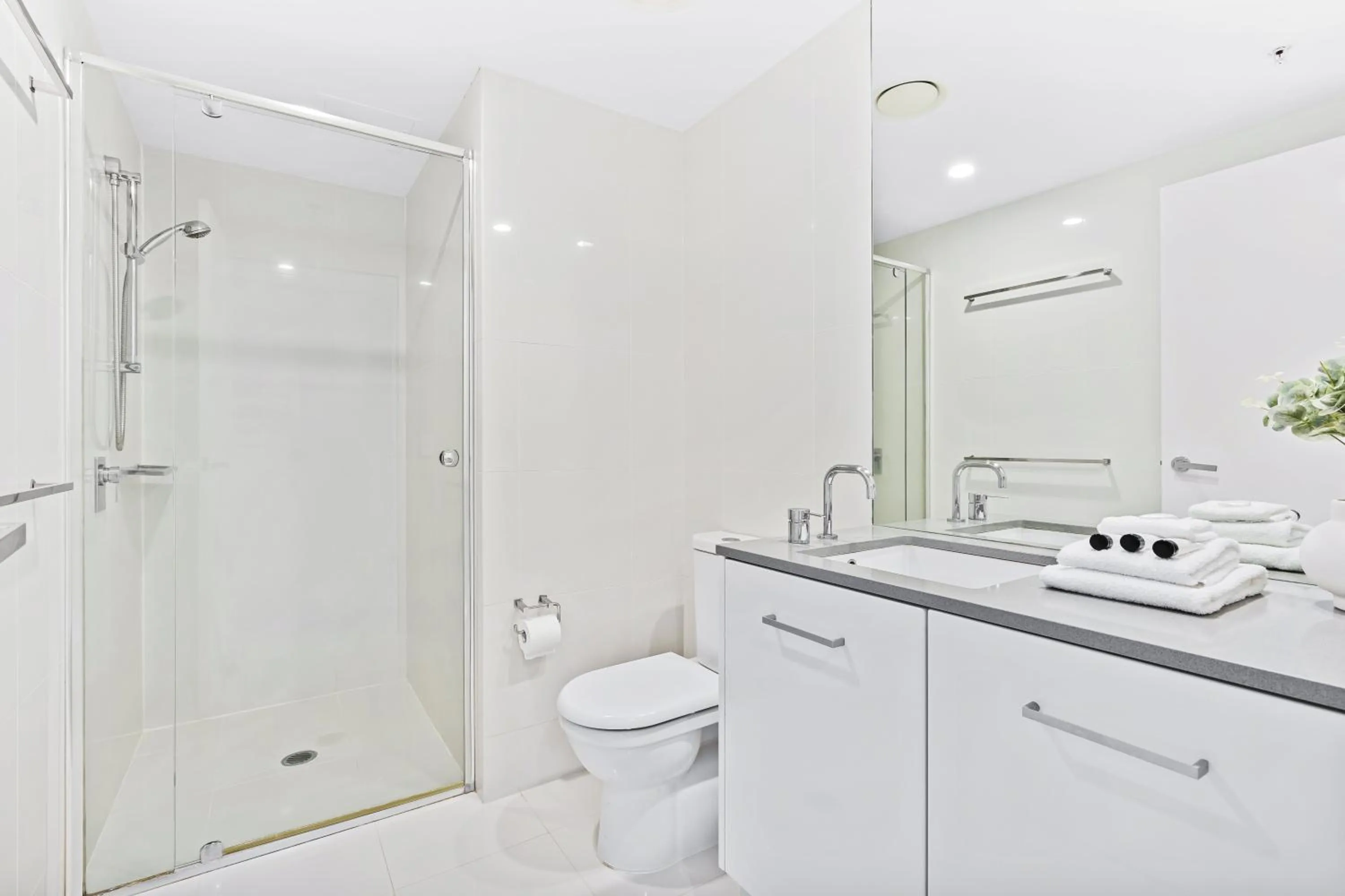 Bathroom in Circle on Cavill - QStay