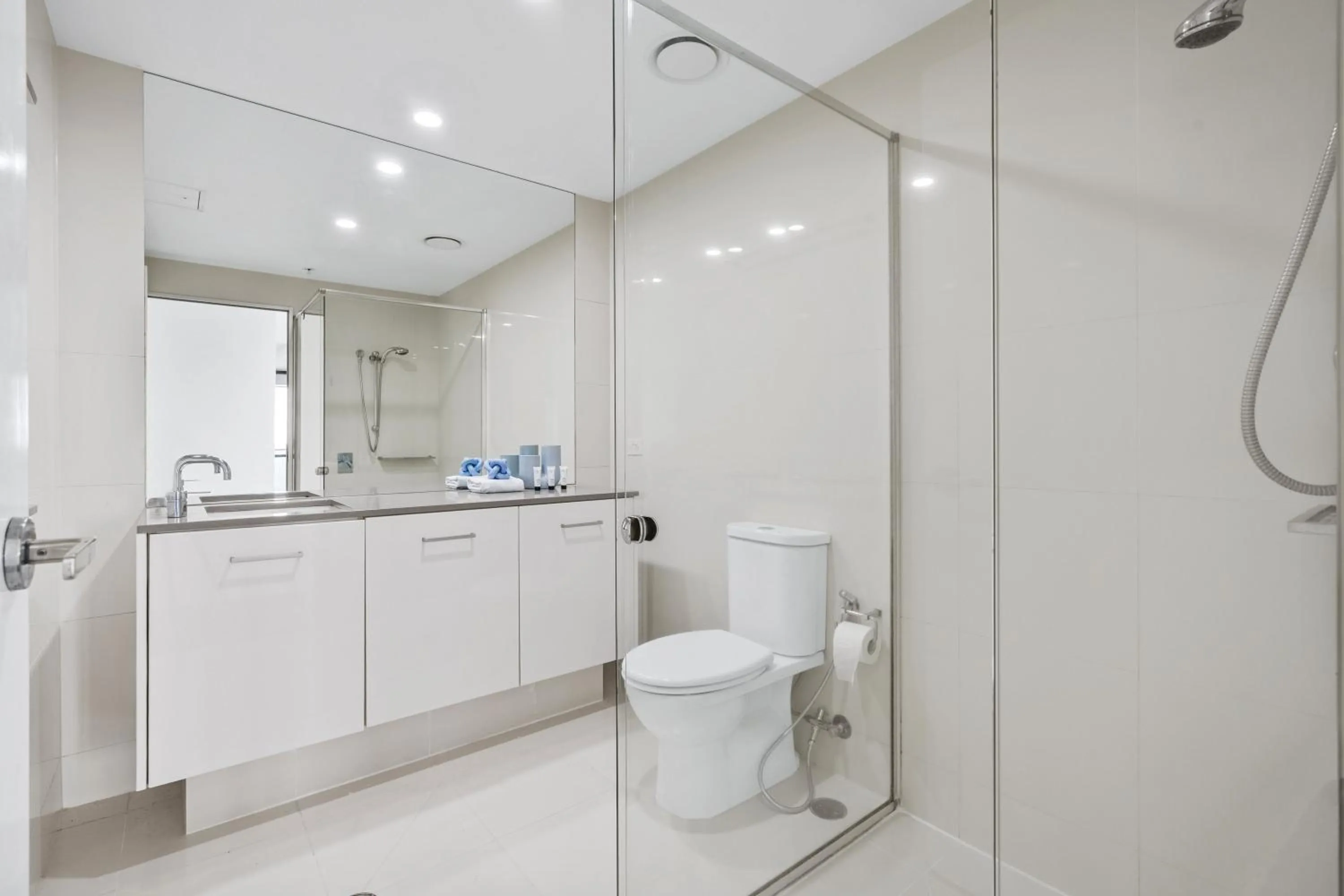 Bathroom in Circle on Cavill - QStay