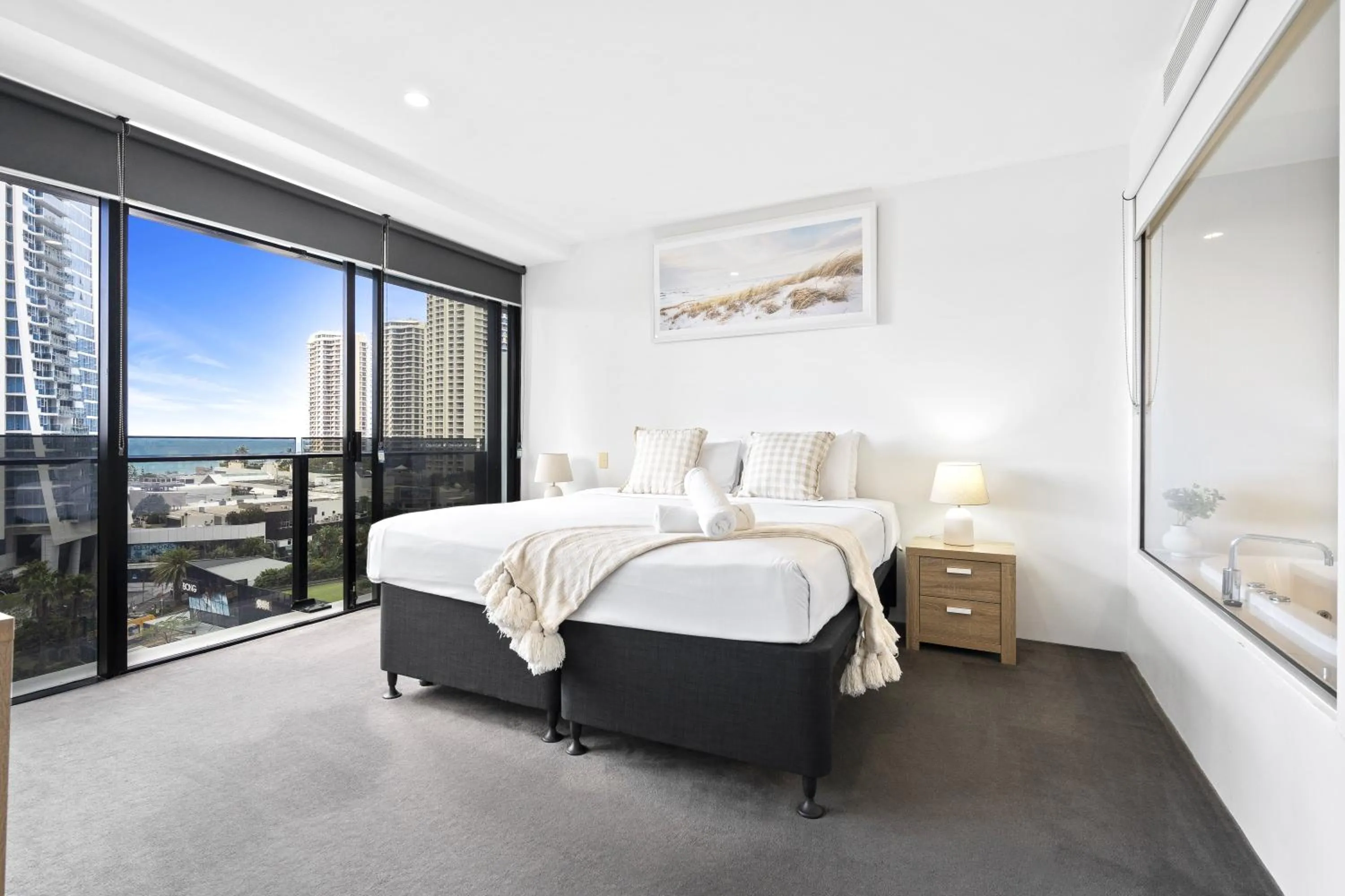 Bedroom, Bed in Circle on Cavill - QStay