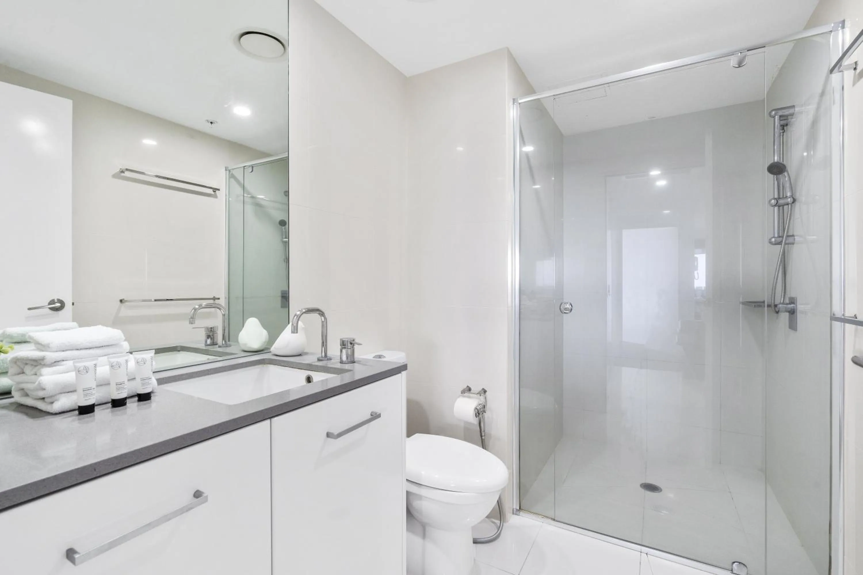 Bathroom in Circle on Cavill - QStay