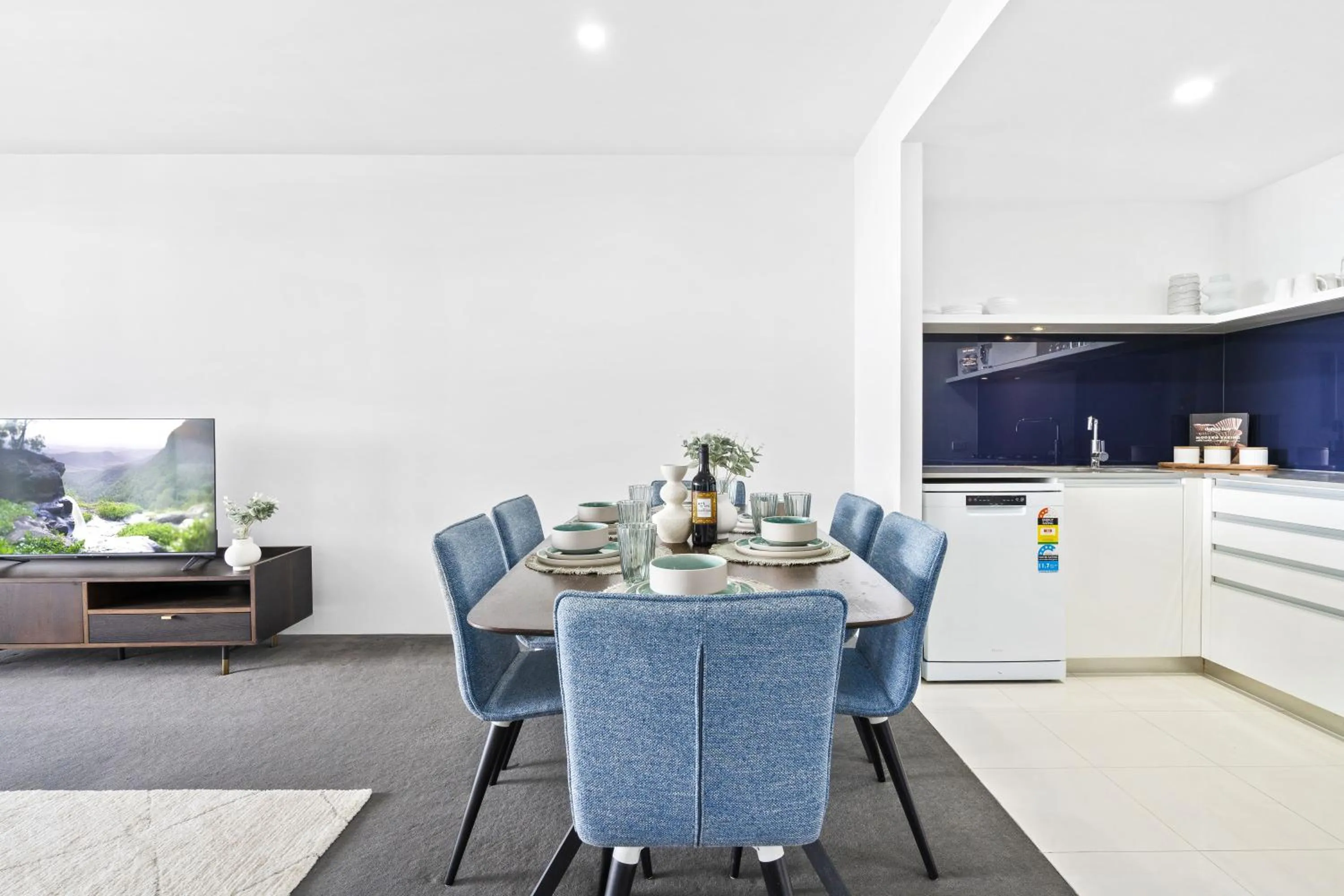 Dining area in Circle on Cavill - QStay