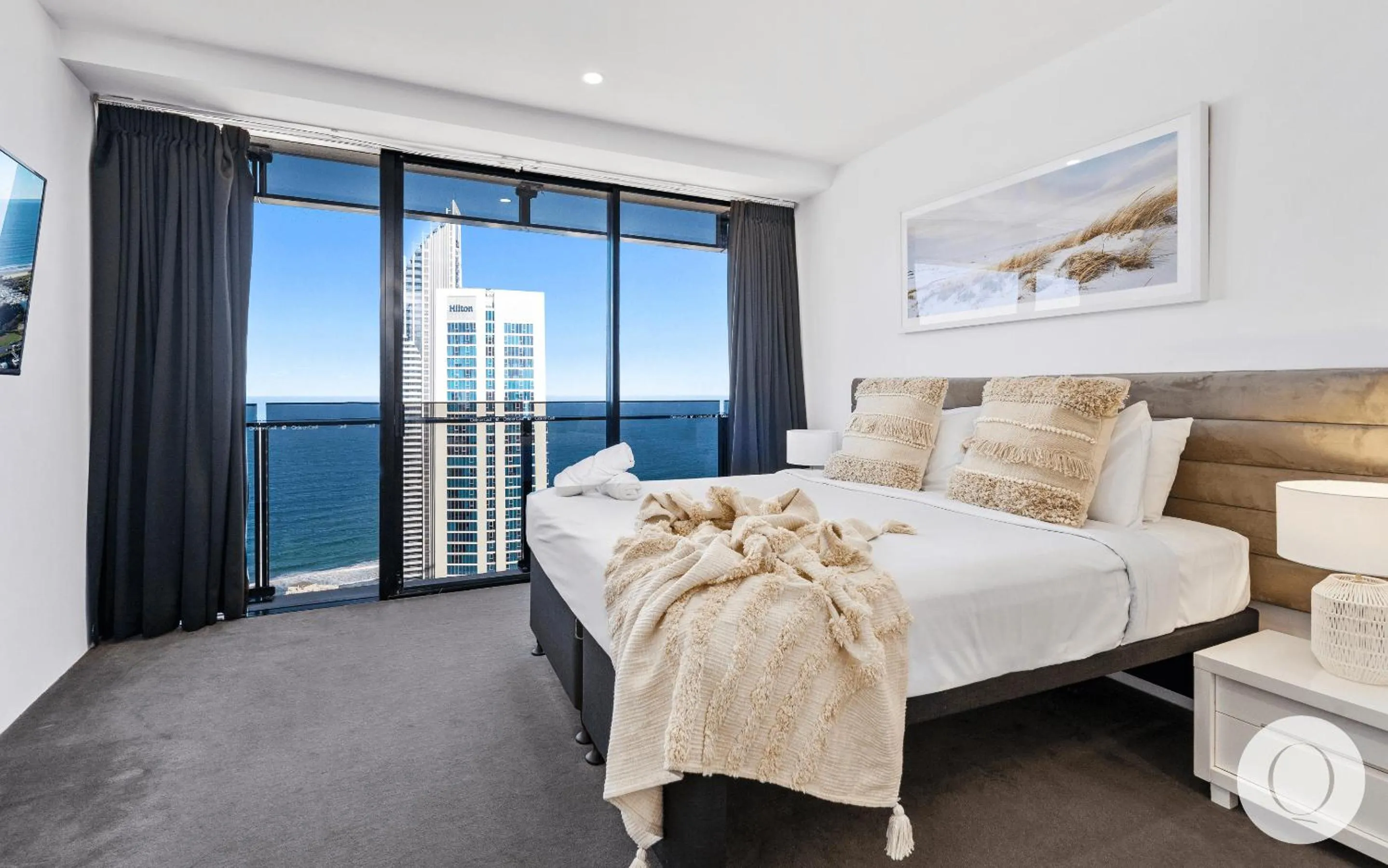 Bedroom, Bed in Circle on Cavill - QStay