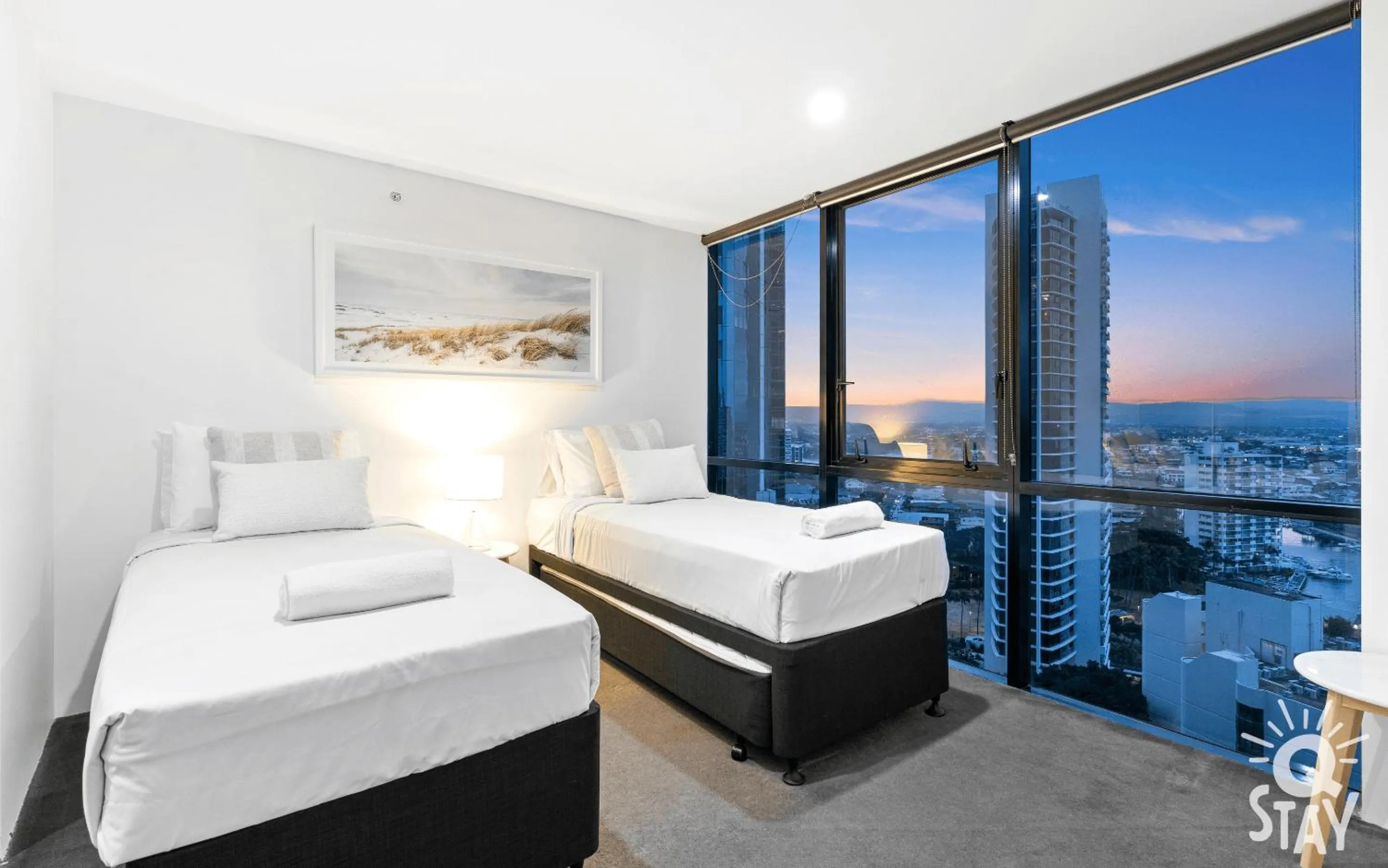 Bedroom, Bed in Circle on Cavill - QStay