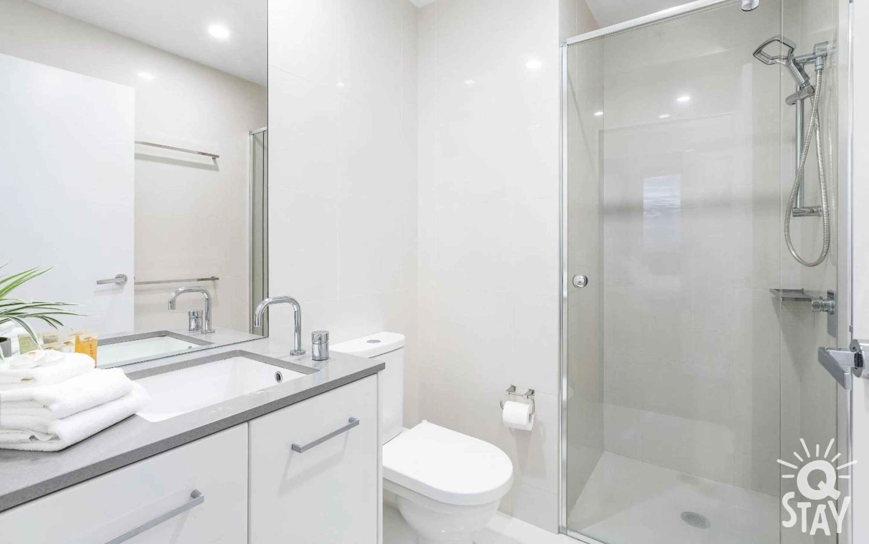 Bathroom in Circle on Cavill - QStay