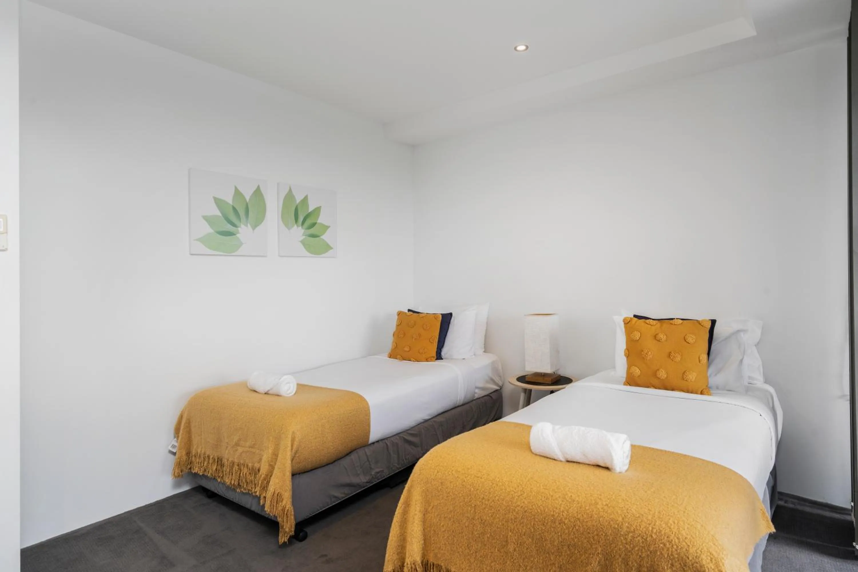 Bedroom, Bed in Circle on Cavill - QStay