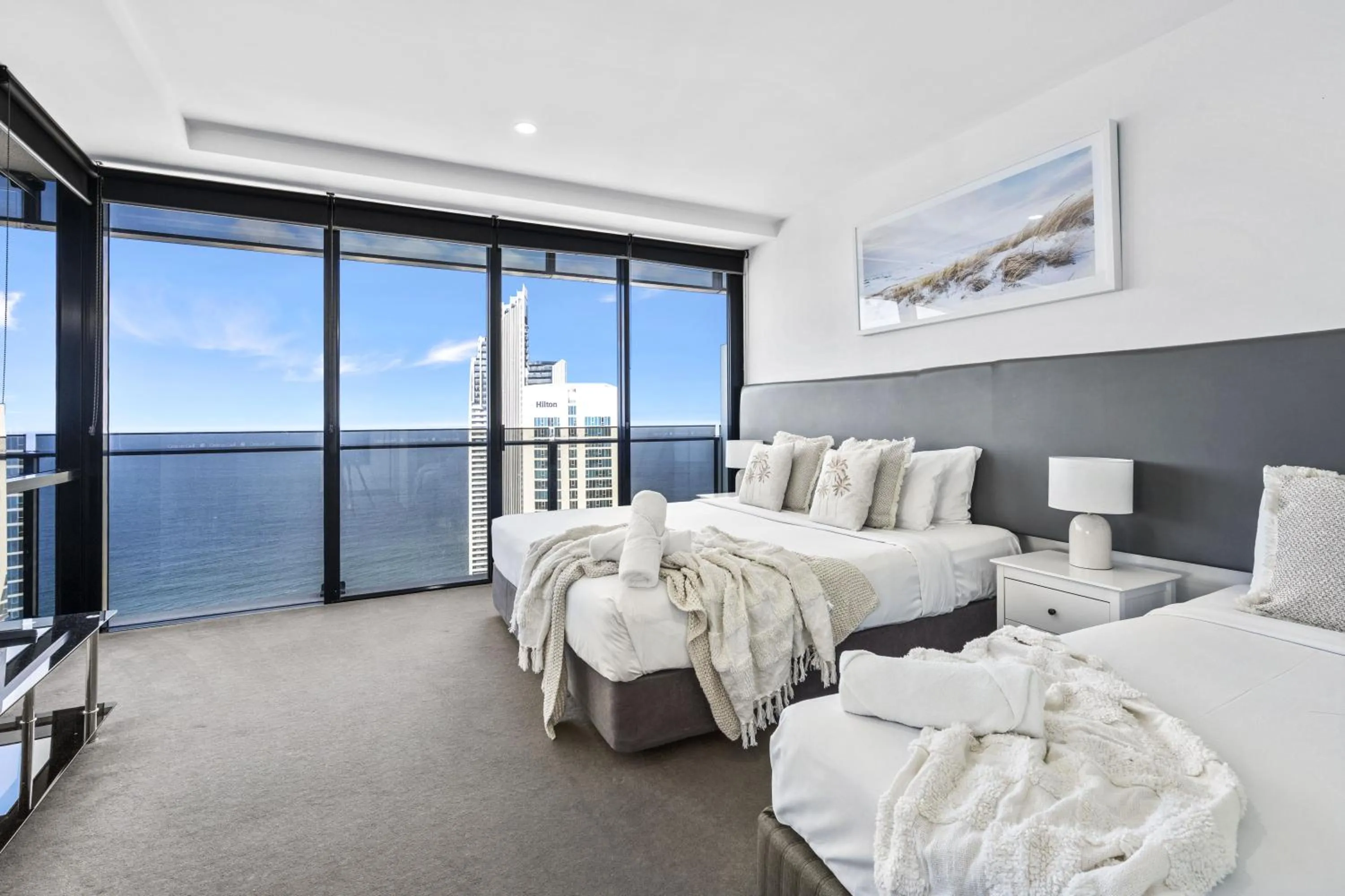 Bedroom, Bed in Circle on Cavill - QStay