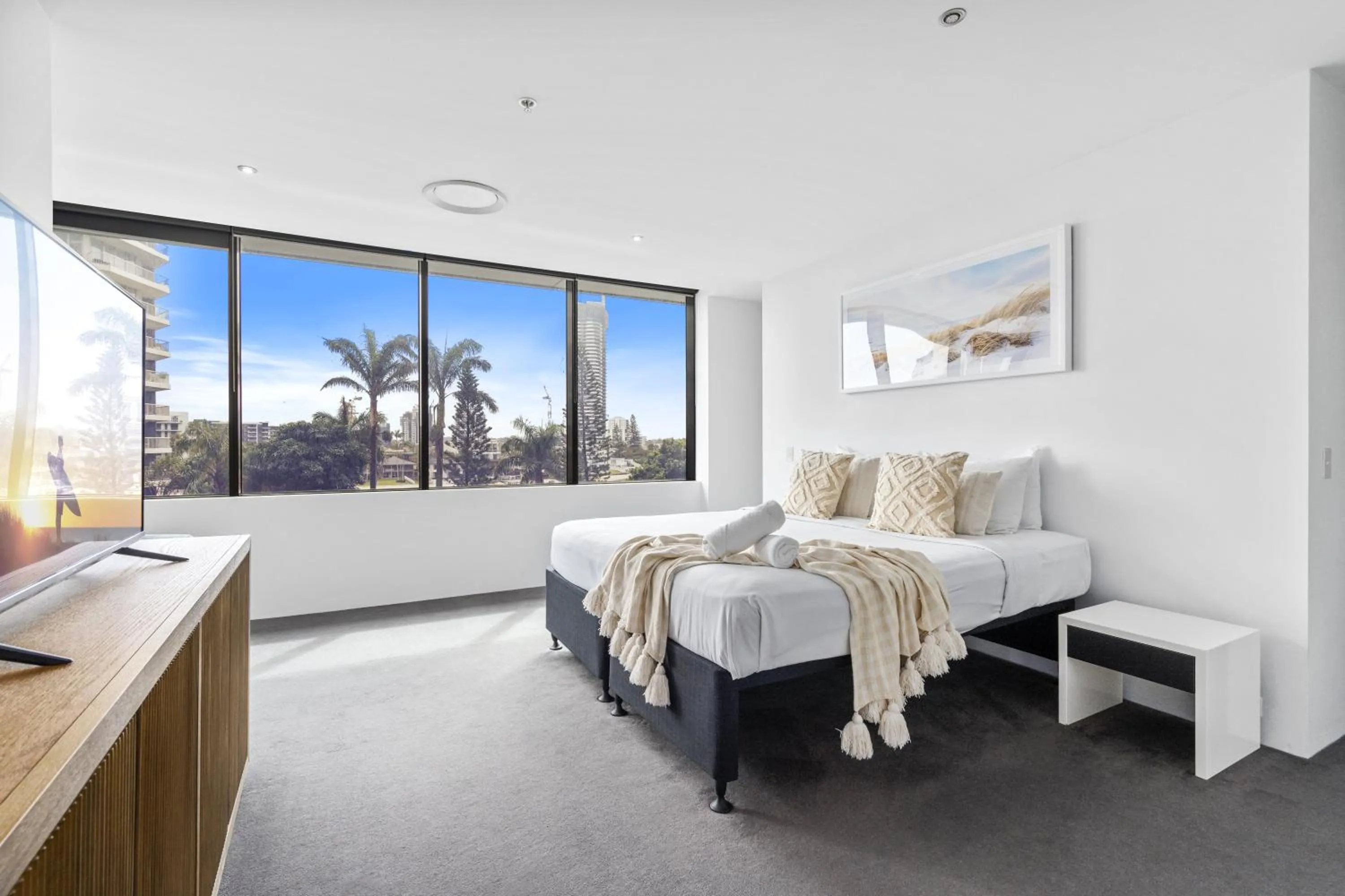 Bedroom, Bed in Circle on Cavill - QStay