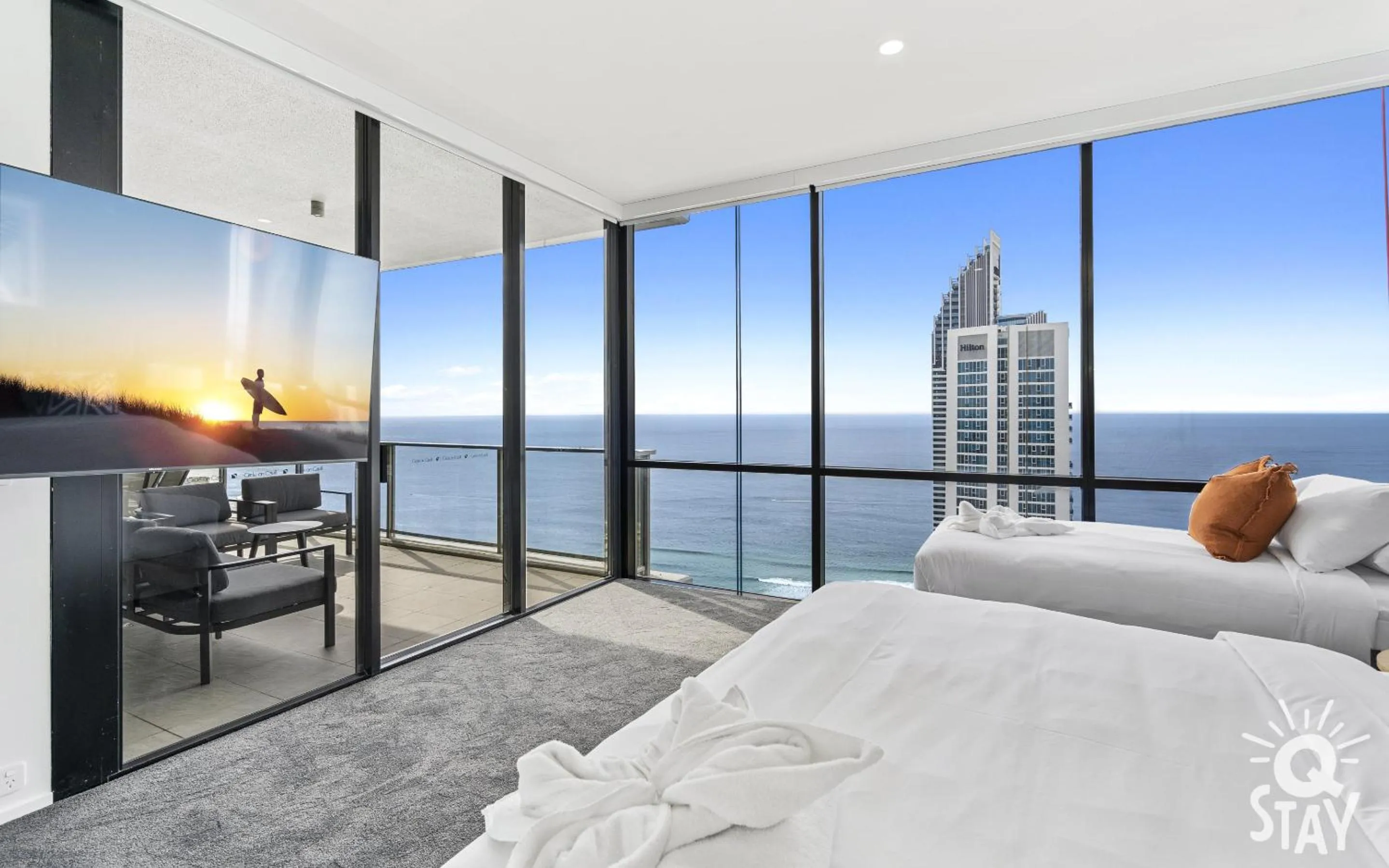 Bedroom, Bed in Circle on Cavill - QStay