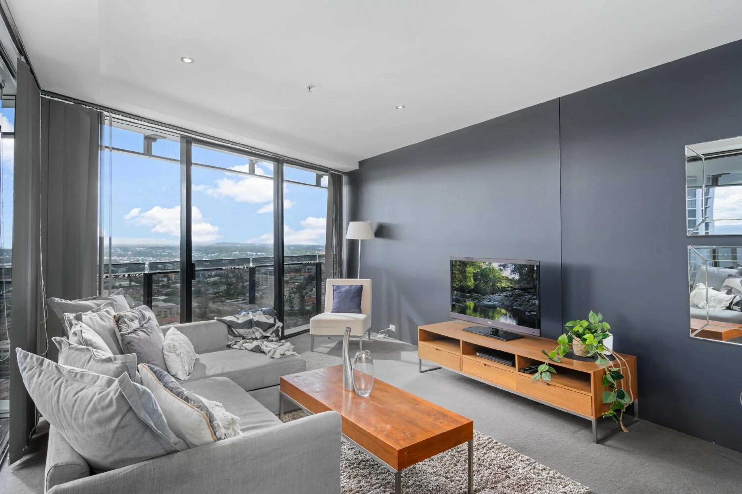 TV and multimedia in Circle on Cavill - QStay