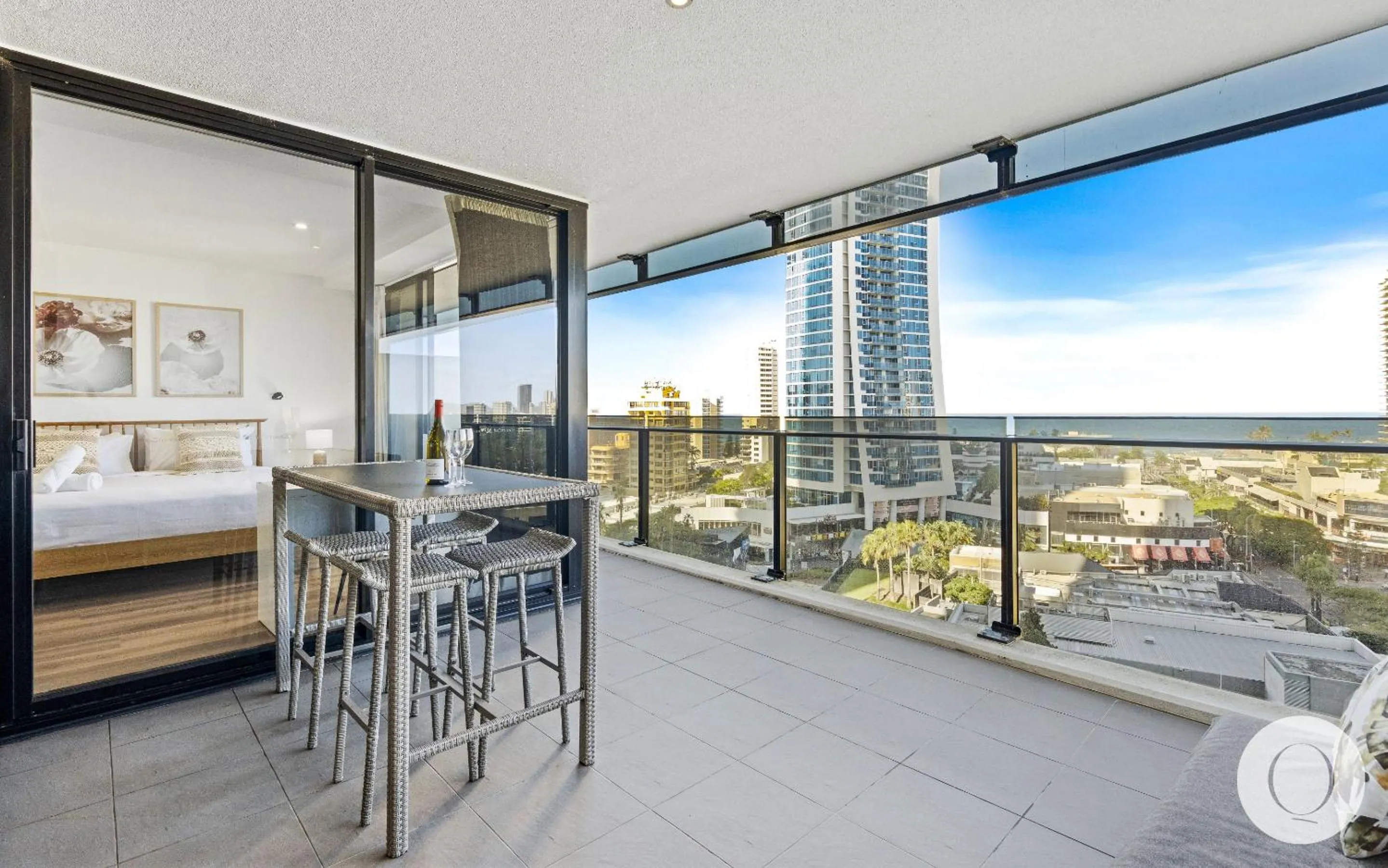 Balcony/Terrace, Bed in Circle on Cavill - QStay