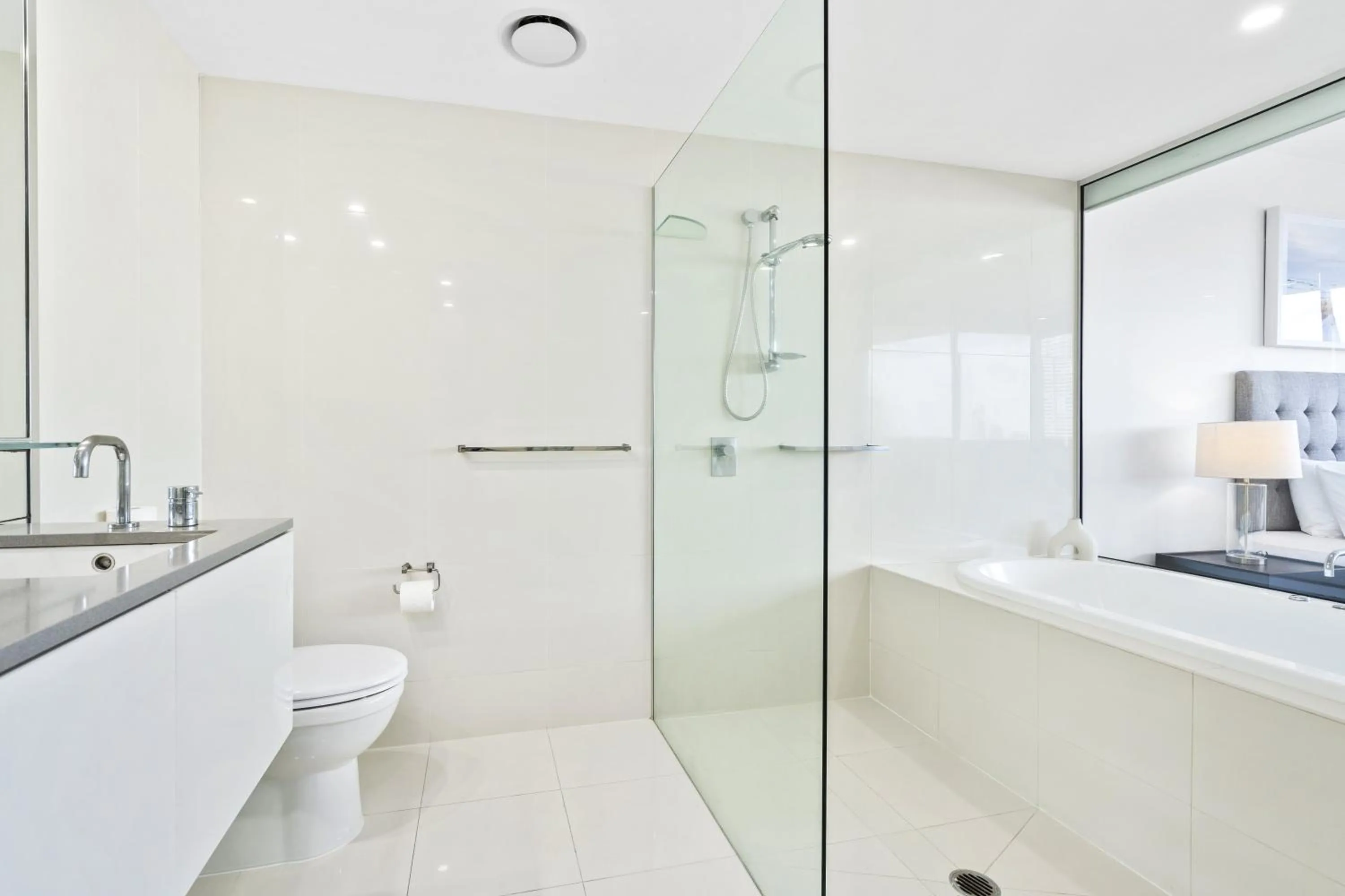 Toilet in Circle on Cavill - QStay