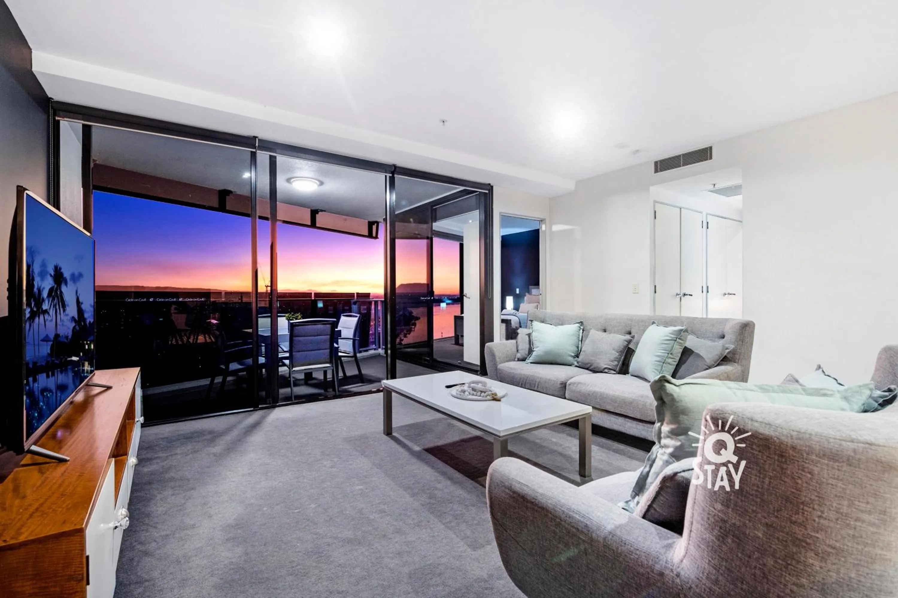 Toilet in Circle on Cavill - QStay