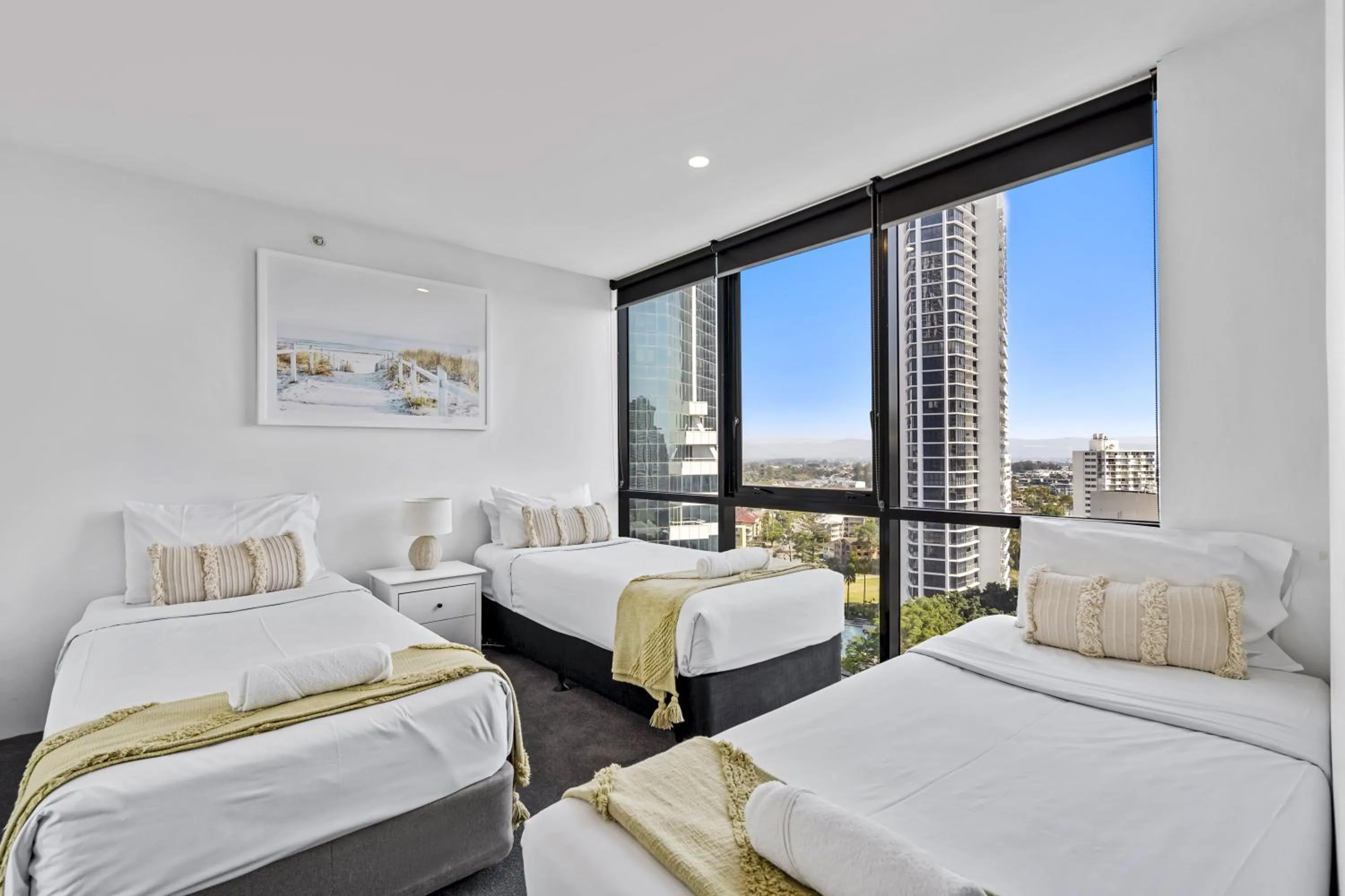 Bedroom, Bed in Circle on Cavill - QStay