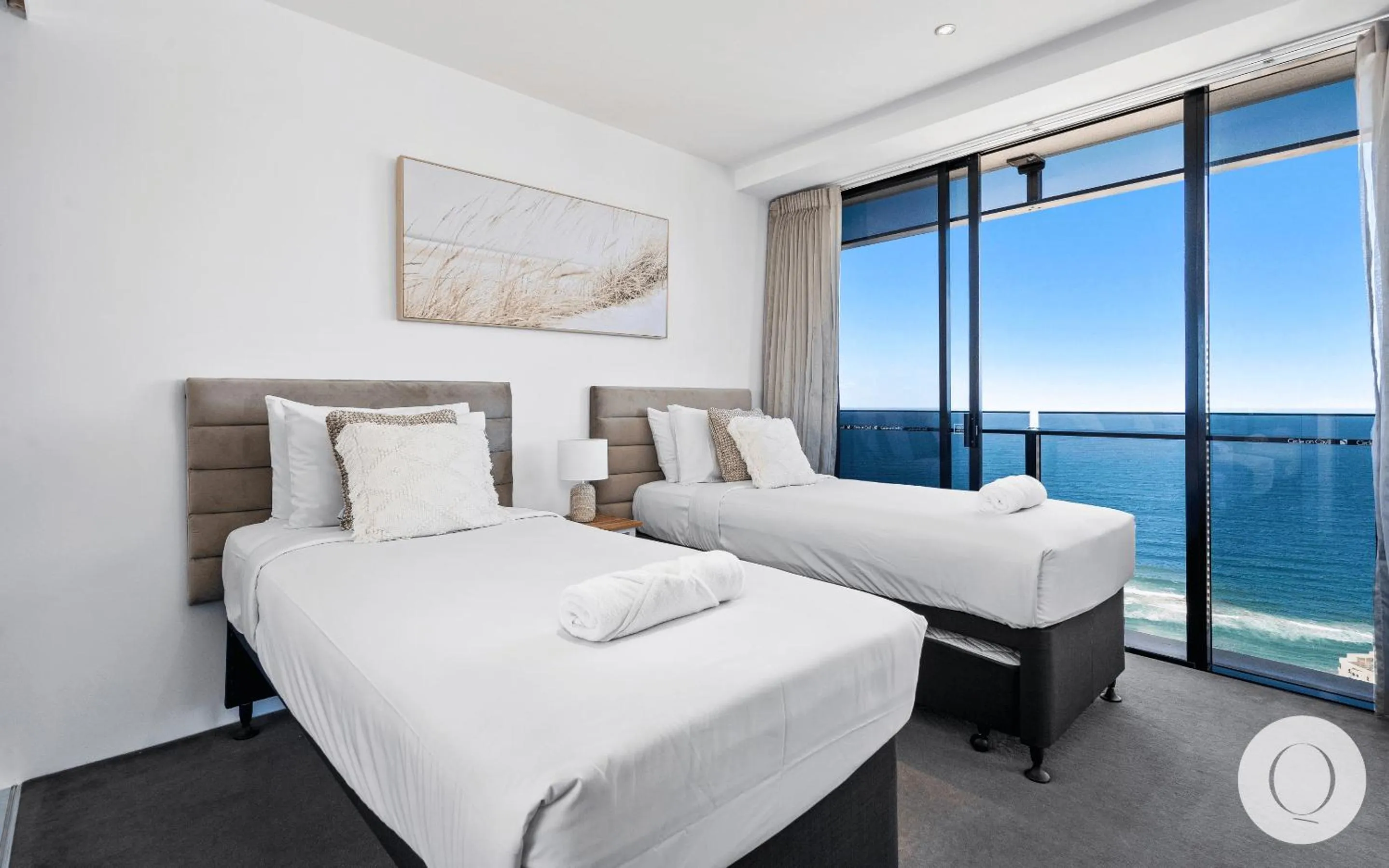 Bedroom, Bed in Circle on Cavill - QStay