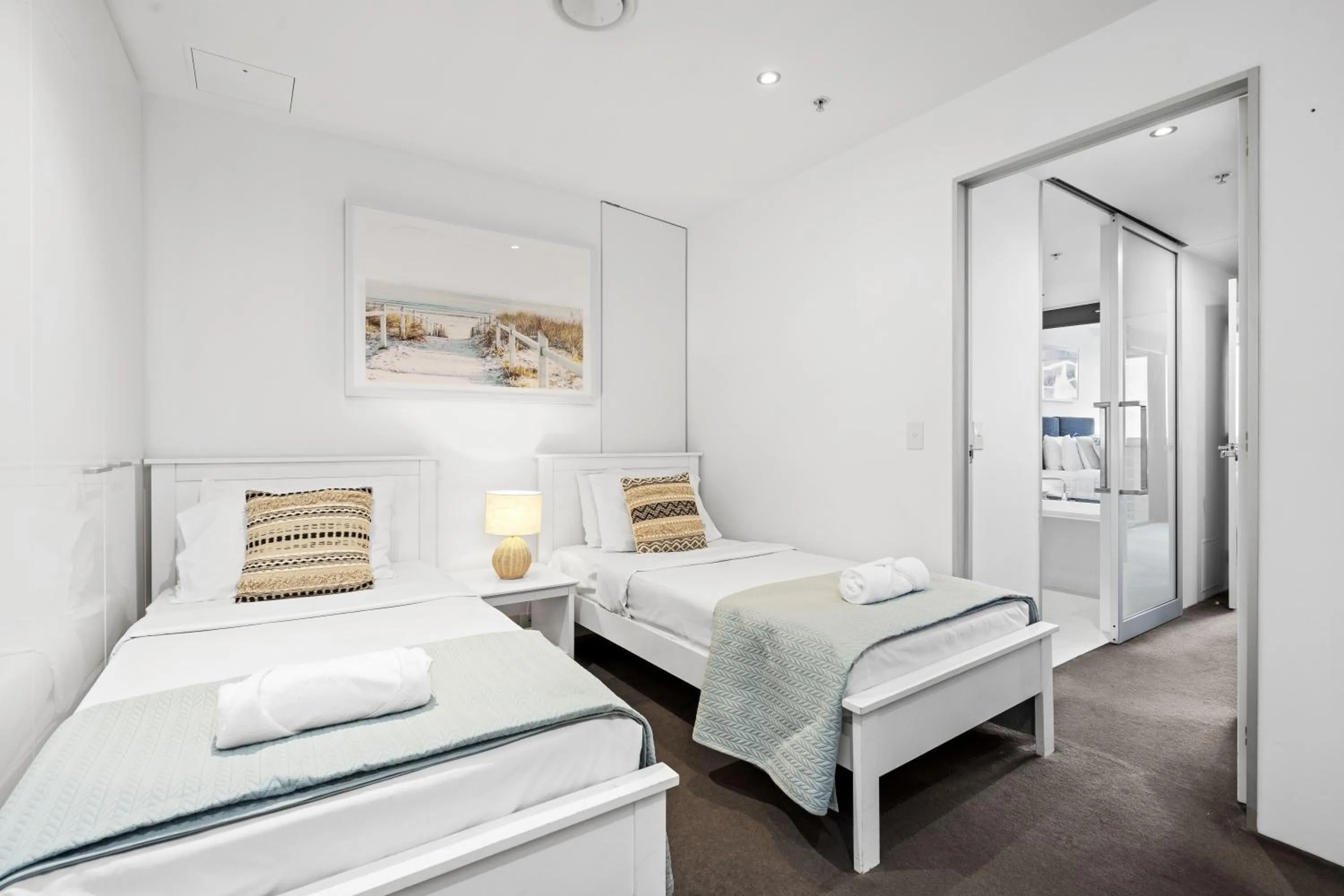 Bedroom, Bed in Circle on Cavill - QStay