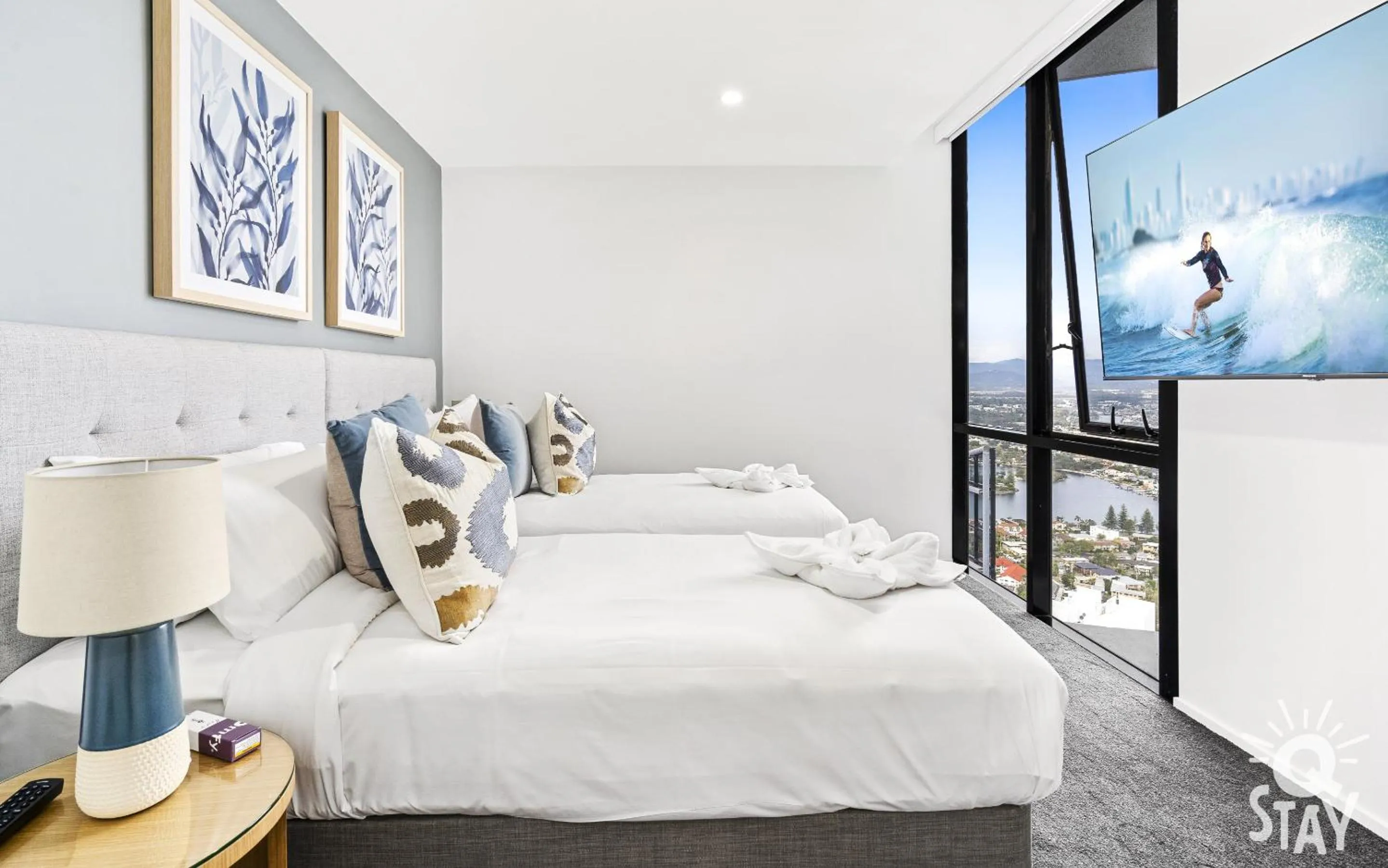 Bedroom, Bed in Circle on Cavill - QStay