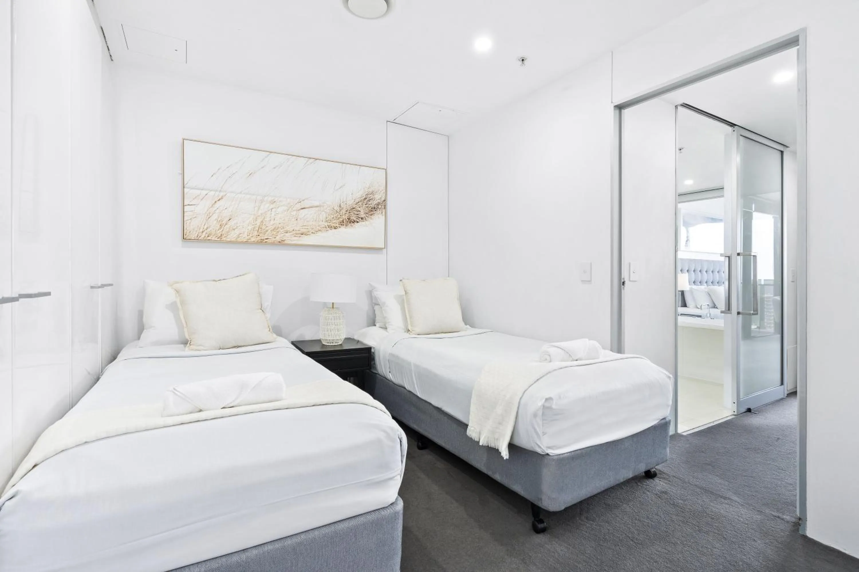 Bedroom, Bed in Circle on Cavill - QStay