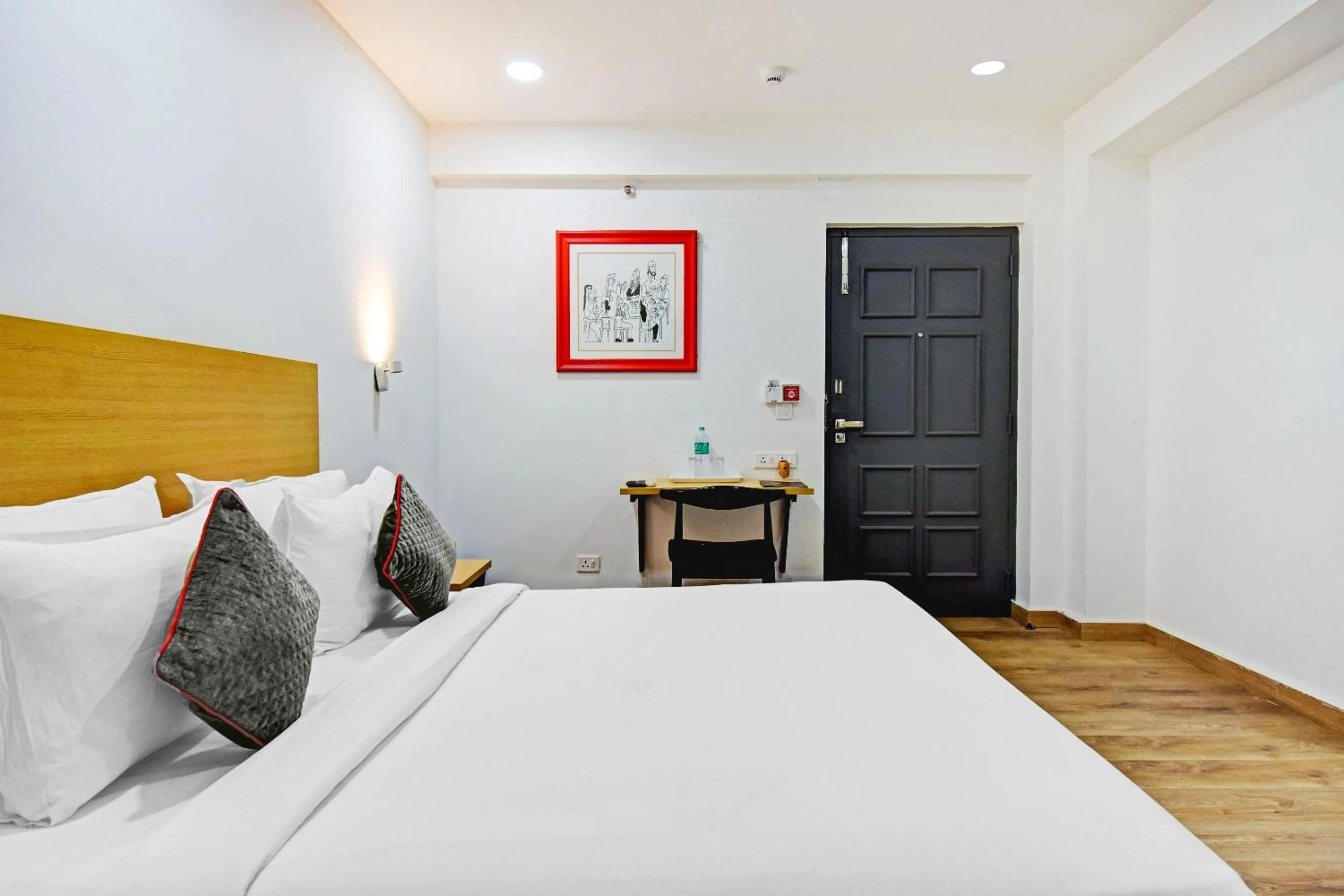 Bedroom, Bed in Super Townhouse The Royal Retreat